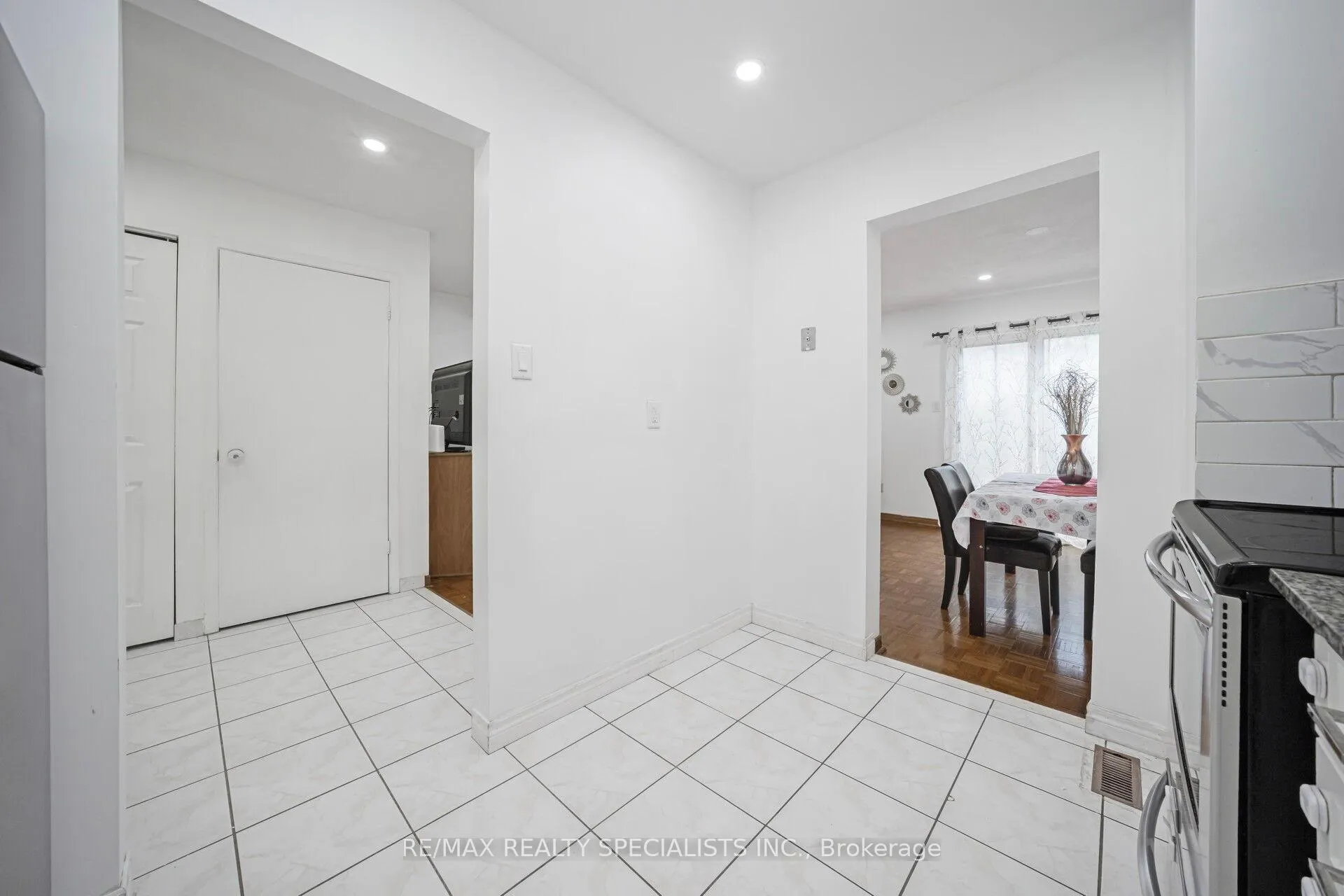 Photo 17 of 44 Franklin Court, Brampton, Bramalea West Industrial — HOMEH
