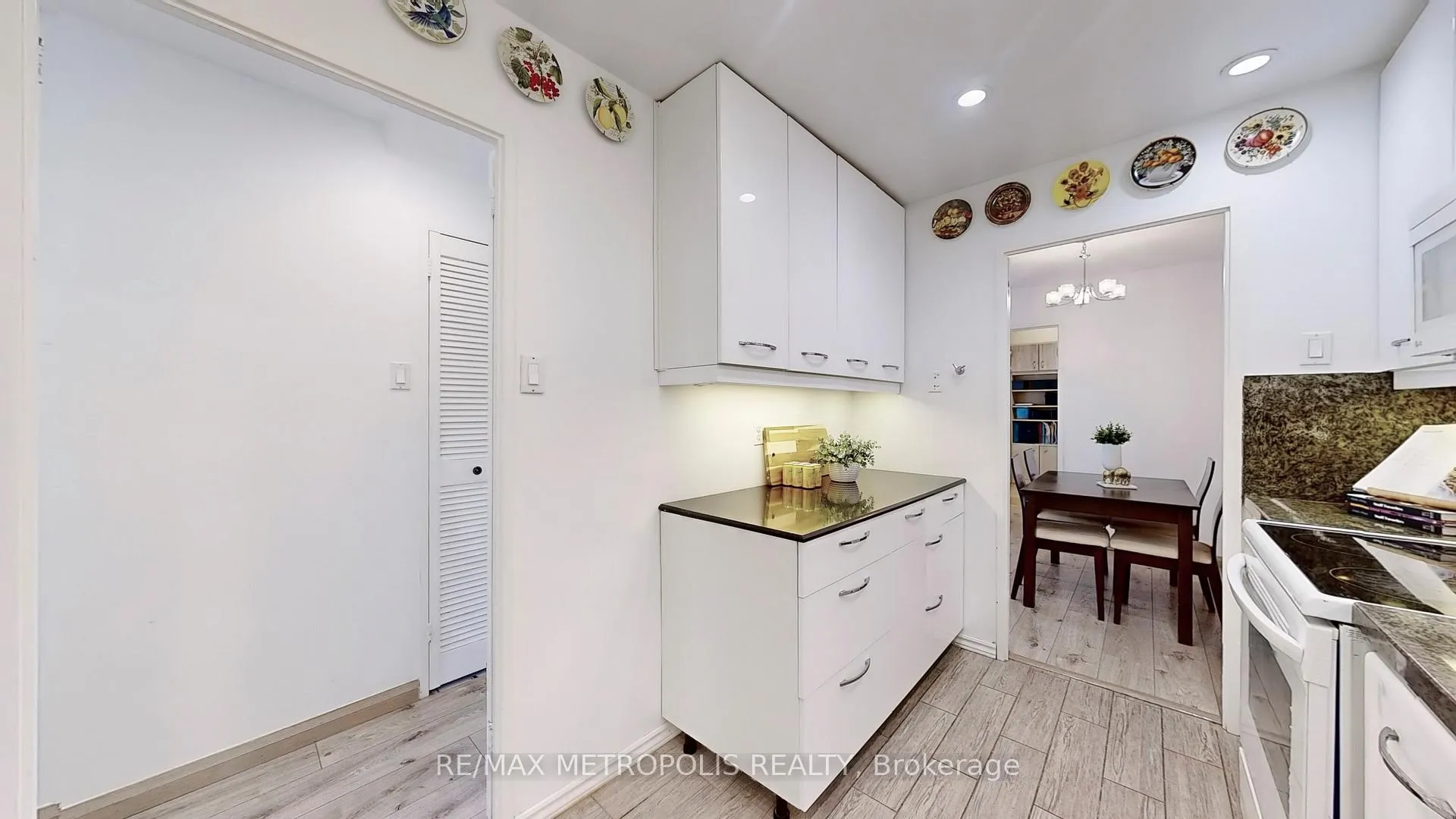 Photo 5 of Unit 357, 16B Elgin Street, Markham, Thornhill — HOMEH