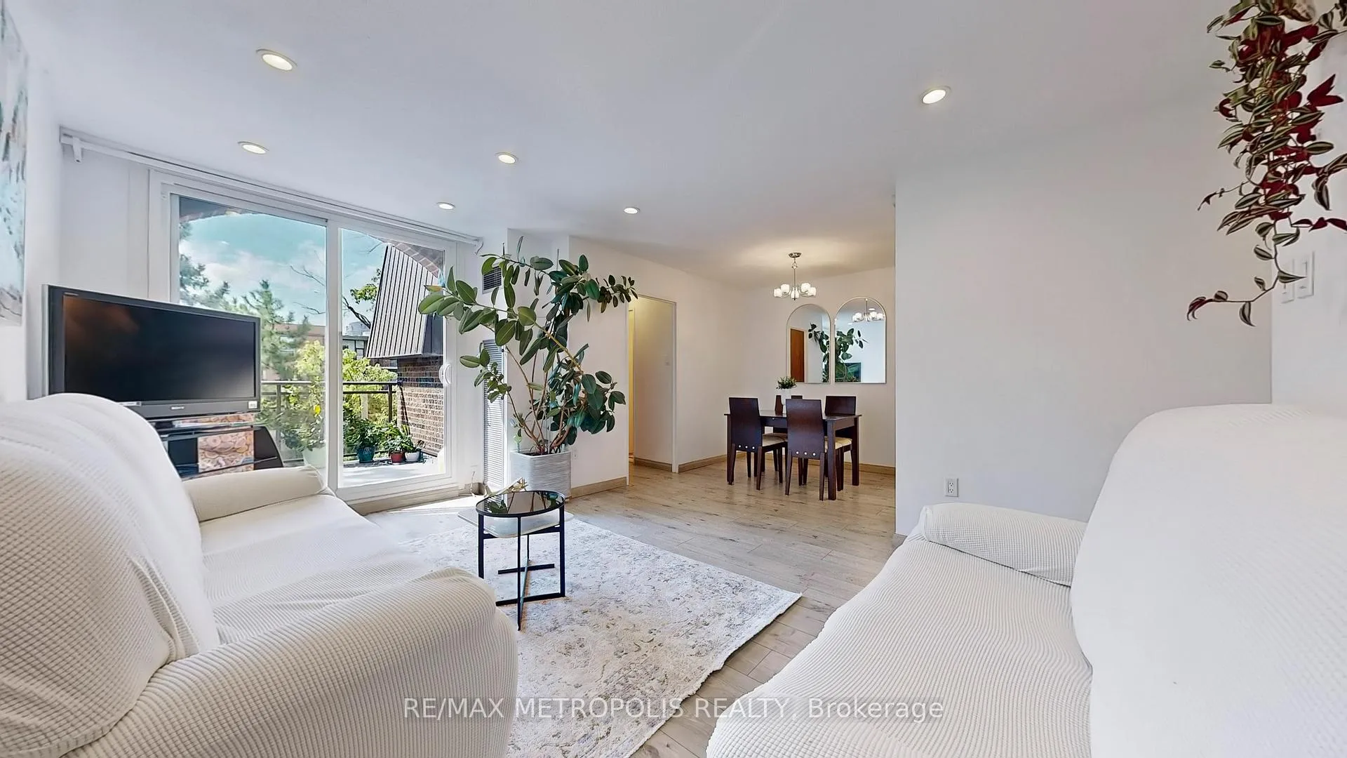 Photo 11 of Unit 357, 16B Elgin Street, Markham, Thornhill — HOMEH