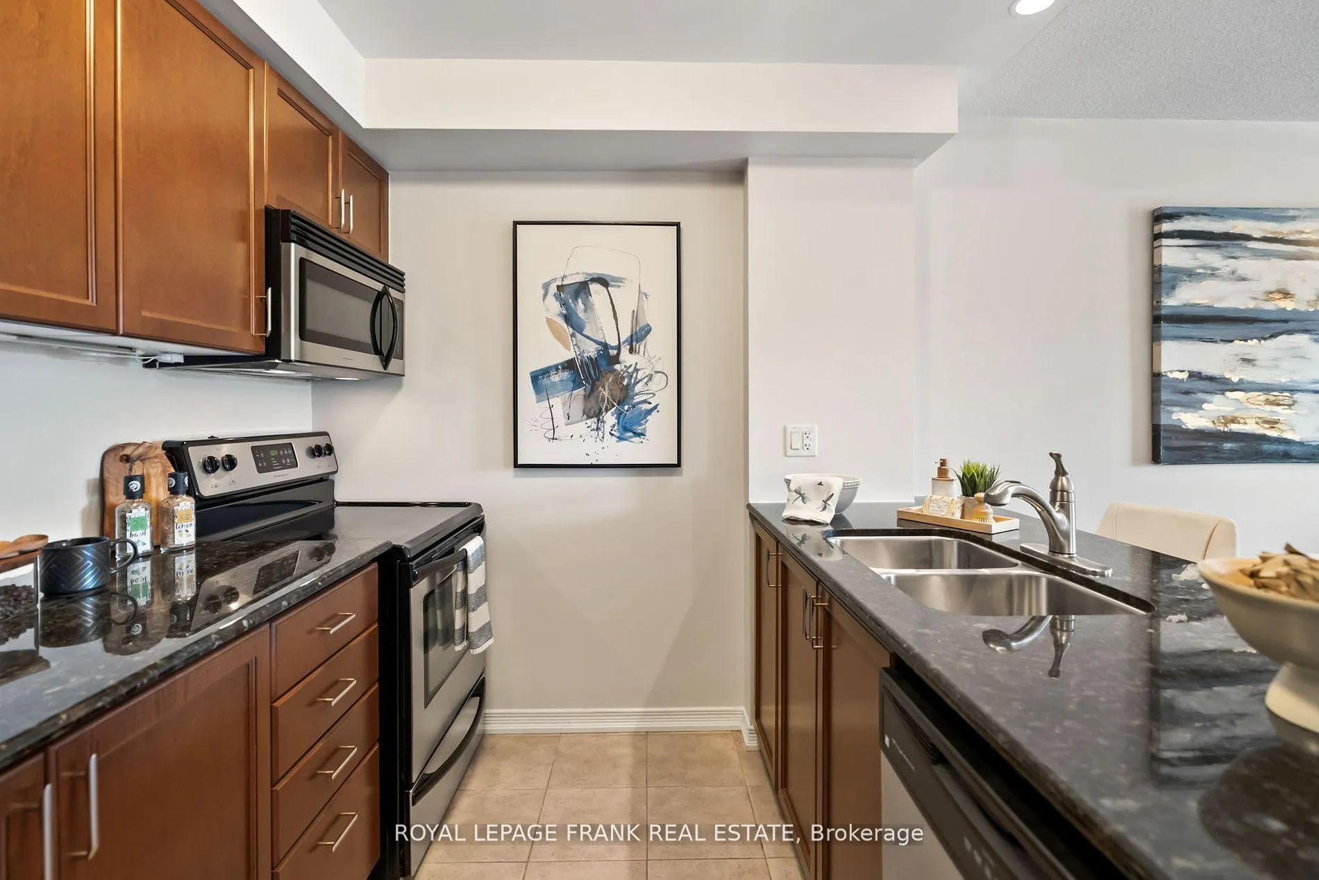 Photo 4 of Unit 217, 61 Clarington Boulevard, Clarington, Bowmanville — HOMEH