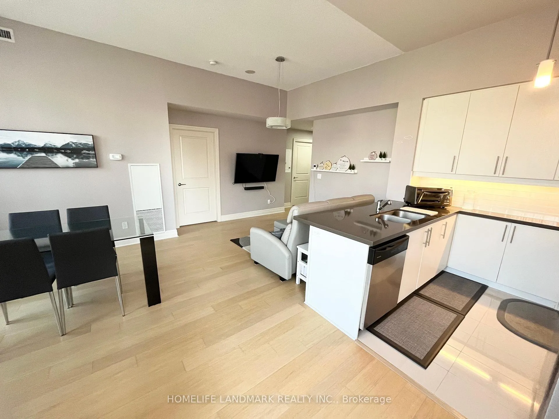 Photo 5 of Unit 214, 8130 Birchmount Road, Markham, Unionville — HOMEH
