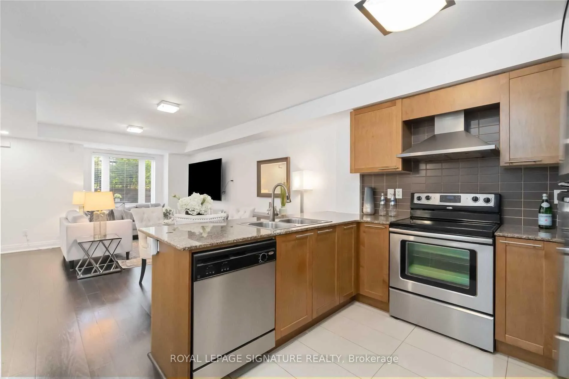 Photo 9 of Unit 107, 320 John Street, Markham, Thornhill — HOMEH