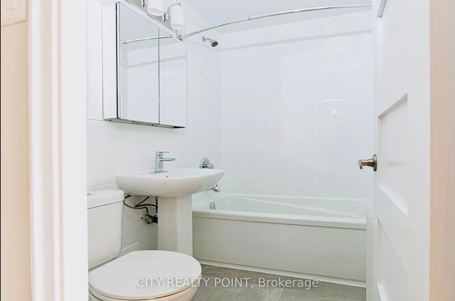 Photo 4 of Unit 606, 2 Grandstand Place, Toronto, Thorncliffe Park — HOMEH