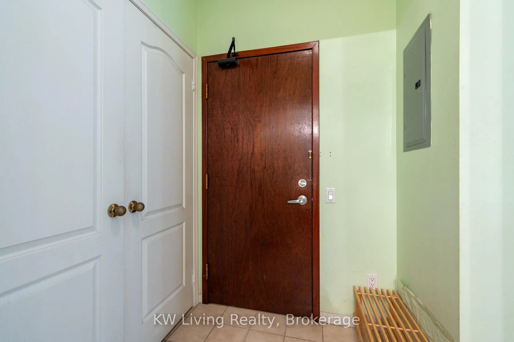 Photo 5 of Unit 404, 555 Yonge Street, Toronto, Church-Yonge Corridor — HOMEH