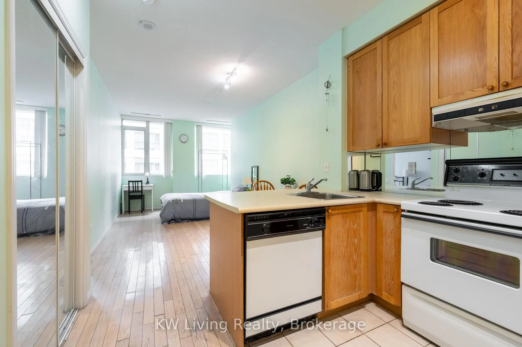 Photo 6 of Unit 404, 555 Yonge Street, Toronto, Church-Yonge Corridor — HOMEH