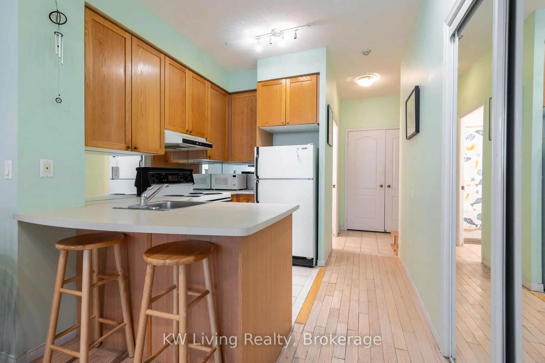 Photo 8 of Unit 404, 555 Yonge Street, Toronto, Church-Yonge Corridor — HOMEH