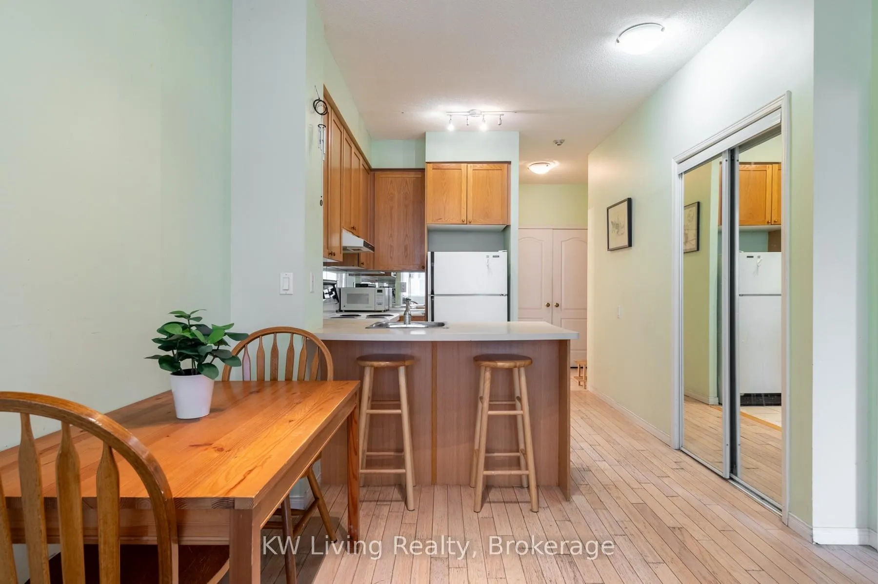 Photo 11 of Unit 404, 555 Yonge Street, Toronto, Church-Yonge Corridor — HOMEH