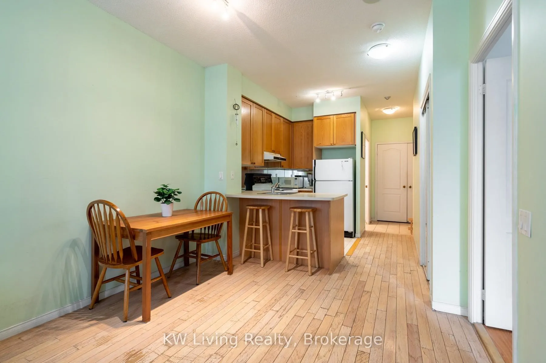 Photo 12 of Unit 404, 555 Yonge Street, Toronto, Church-Yonge Corridor — HOMEH