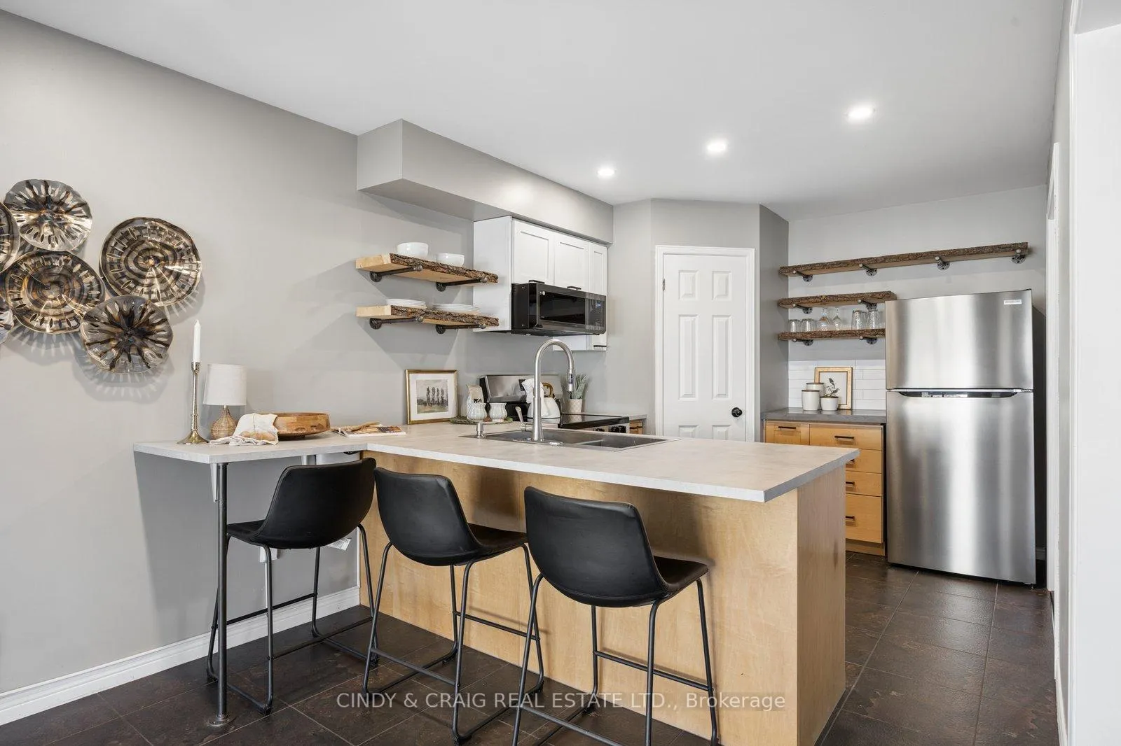 Photo 5 of 90 Fieldcrest Avenue, Clarington, Courtice — HOMEH