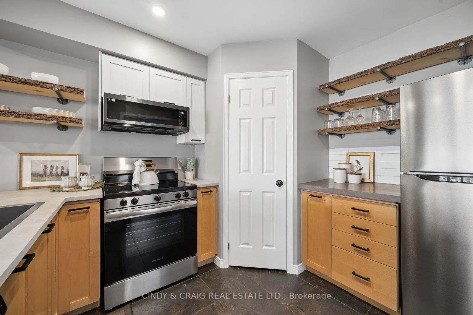 Photo 6 of 90 Fieldcrest Avenue, Clarington, Courtice — HOMEH