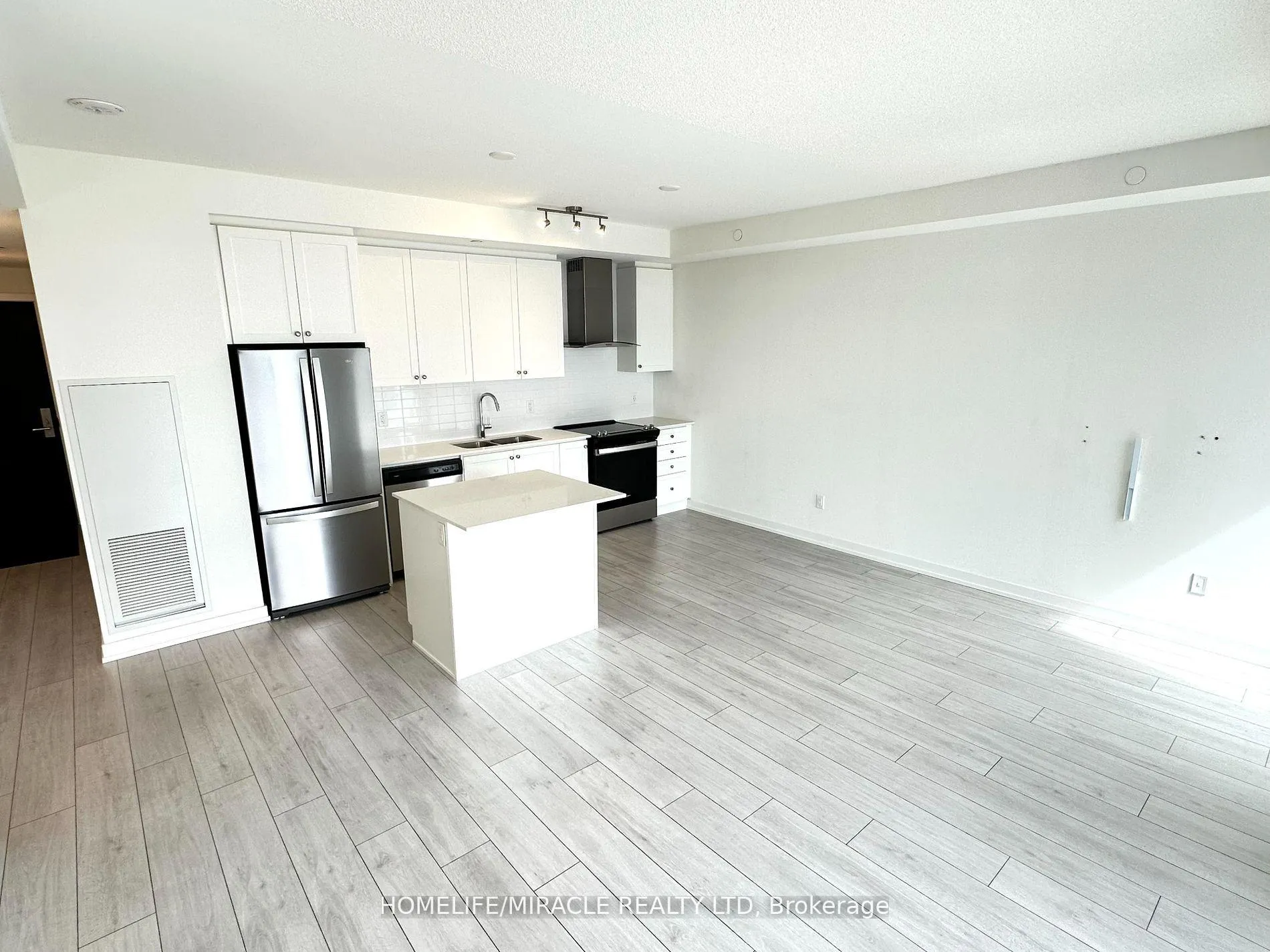 Photo 3 of Unit 2004, 55 Duke Street, Kitchener, City Commercial Core — HOMEH