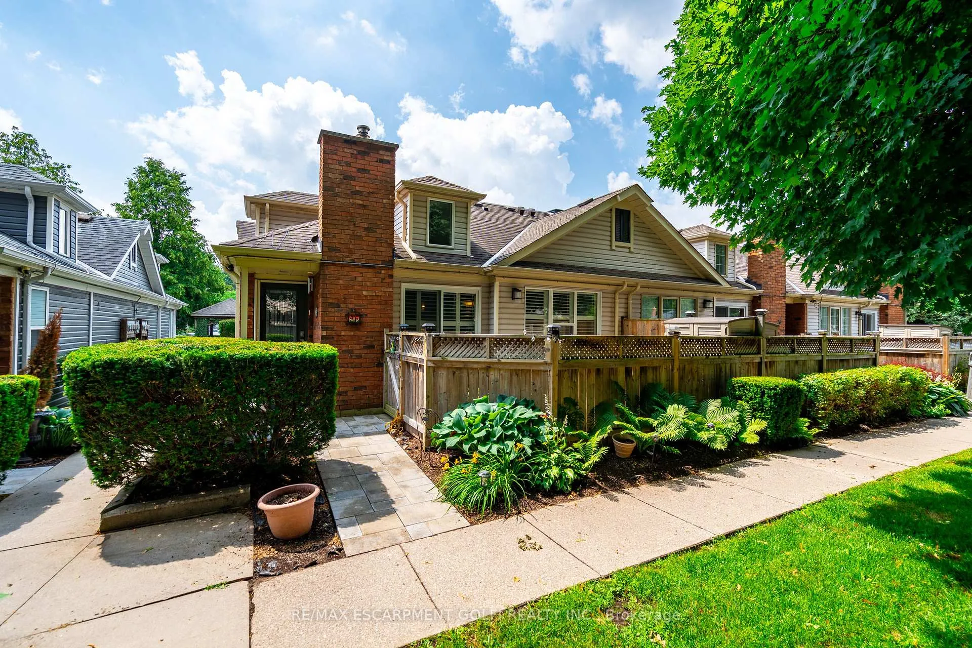 Front of Unit 26, 175 Fiddlers Green Road