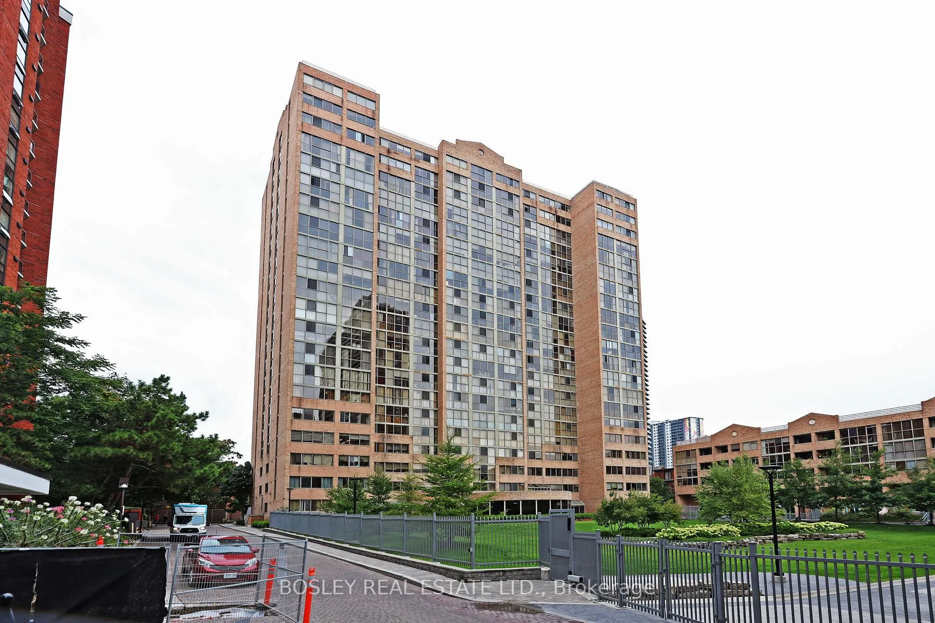 Photo 7 of Unit 2106, 15 Maitland Place, Toronto, Cabbagetown-South St. James Town — HOMEH