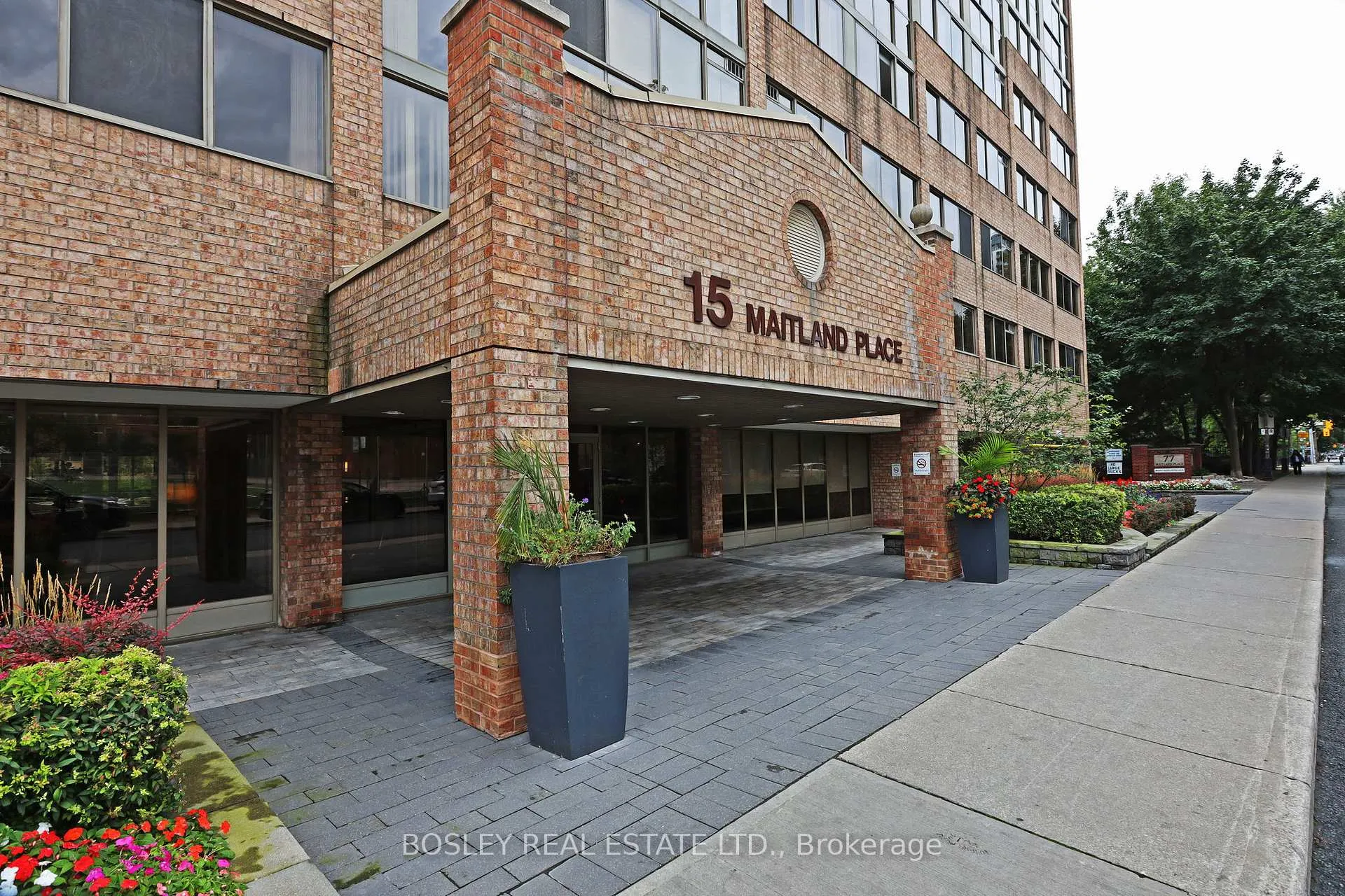 Photo 8 of Unit 2106, 15 Maitland Place, Toronto, Cabbagetown-South St. James Town — HOMEH