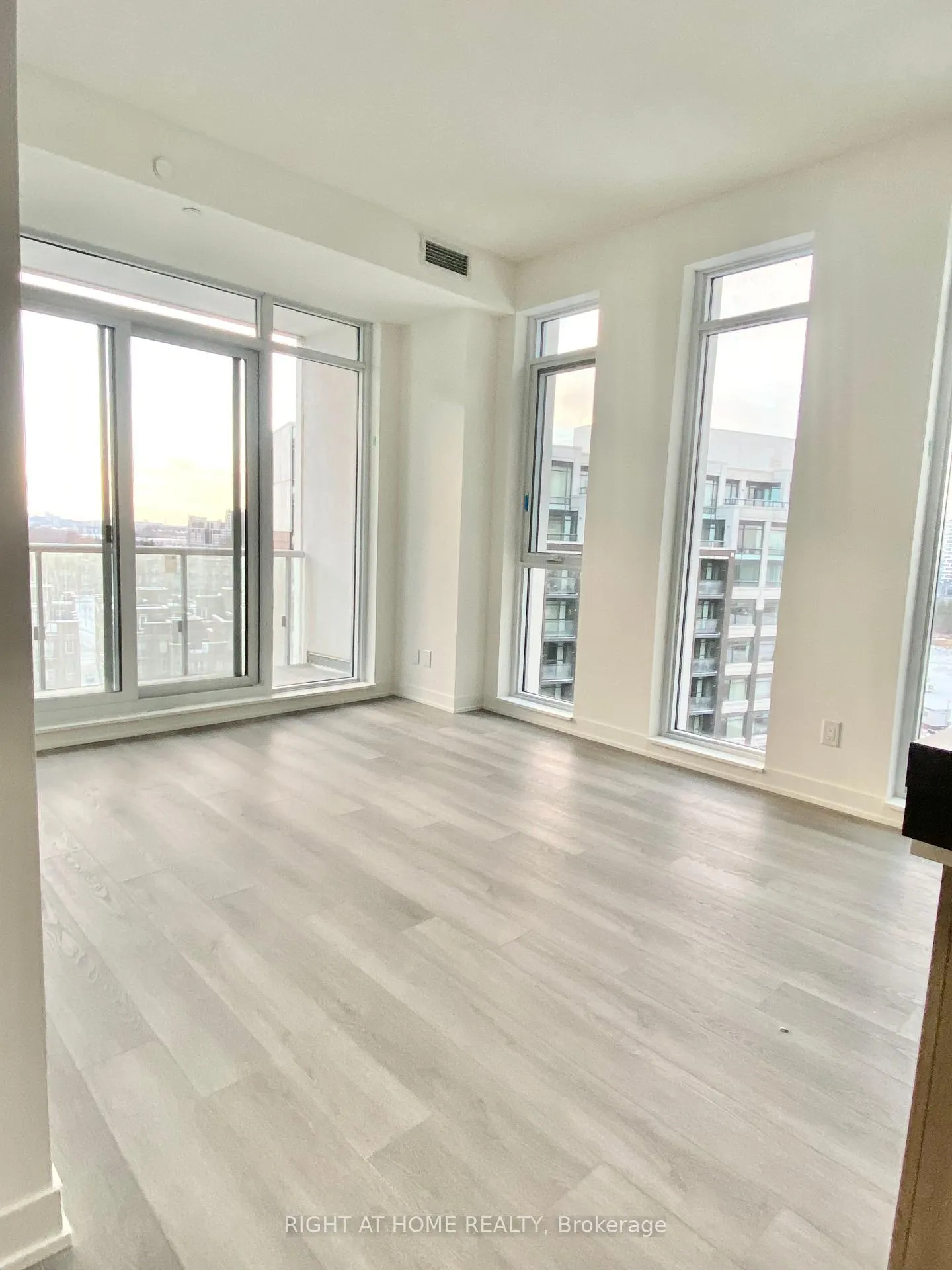 Photo 5 of Unit 1027, 8119 Birchmount Road, Markham, Unionville — HOMEH
