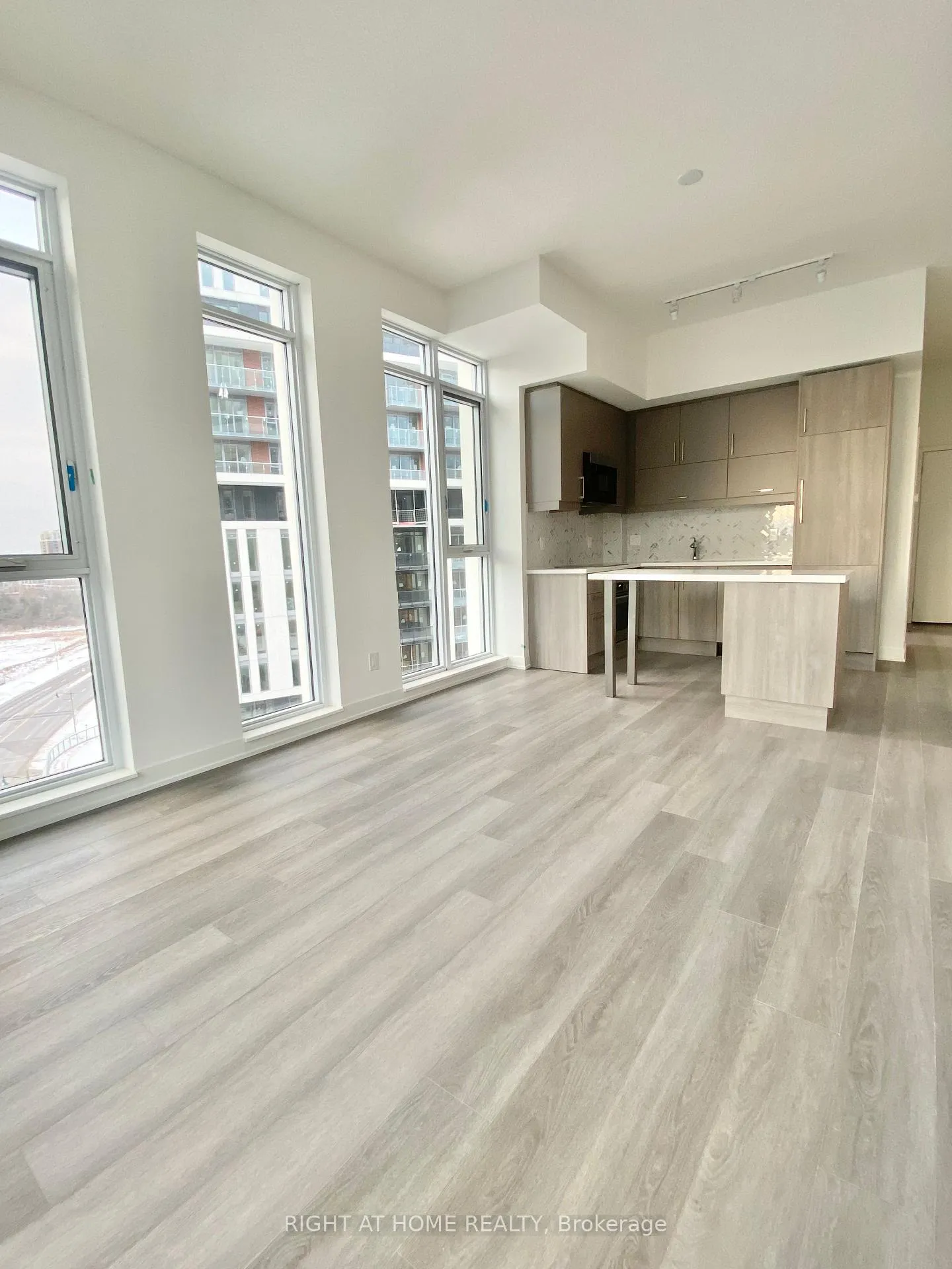 Photo 6 of Unit 1027, 8119 Birchmount Road, Markham, Unionville — HOMEH