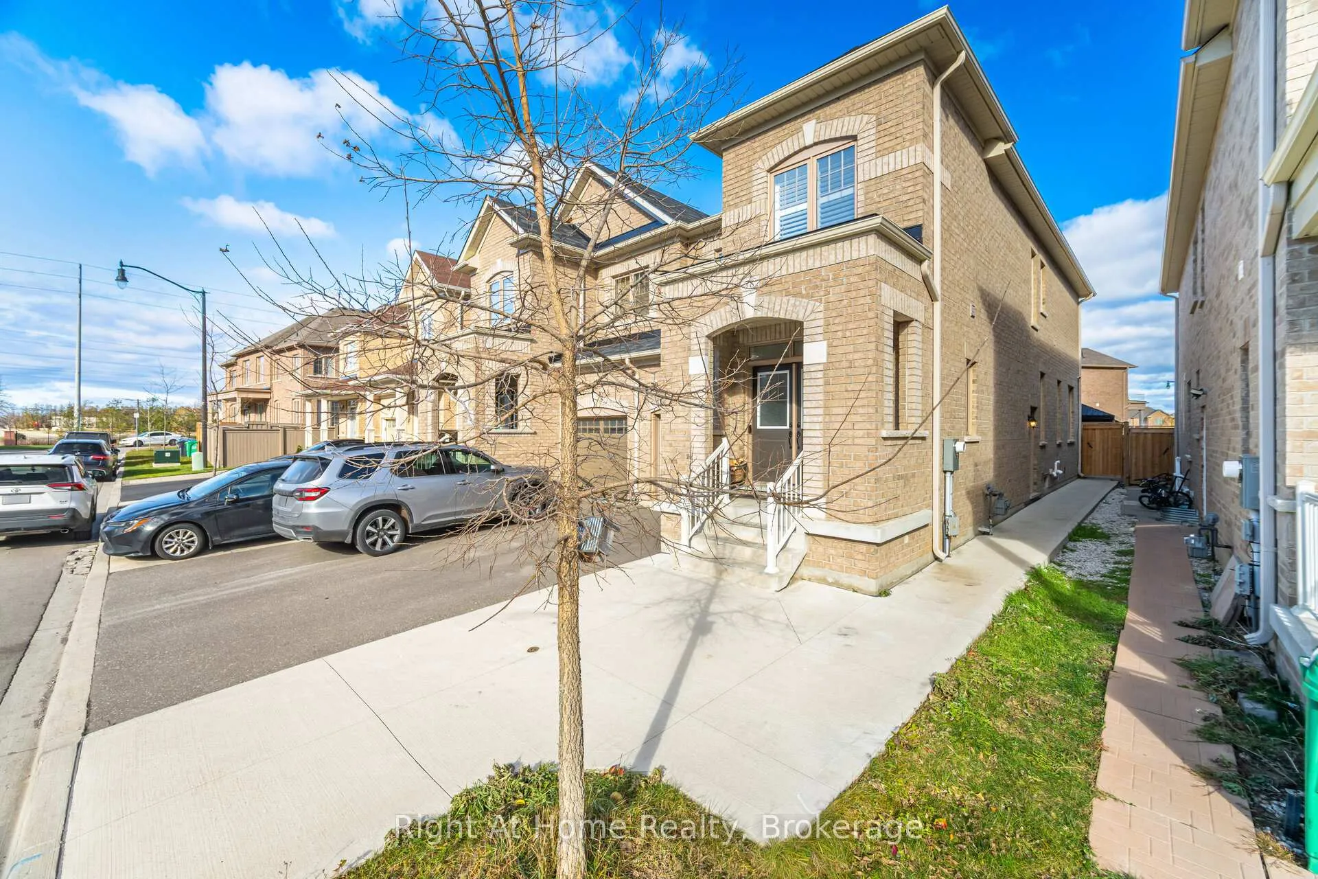 Photo 3 of 78 Boathouse Road, Brampton, Northwest Brampton — HOMEH