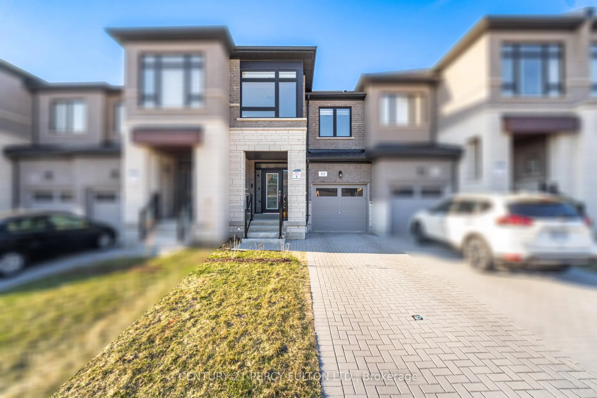 Photo 1 of 32 Mountainside Crescent, Whitby, Rolling Acres — HOMEH
