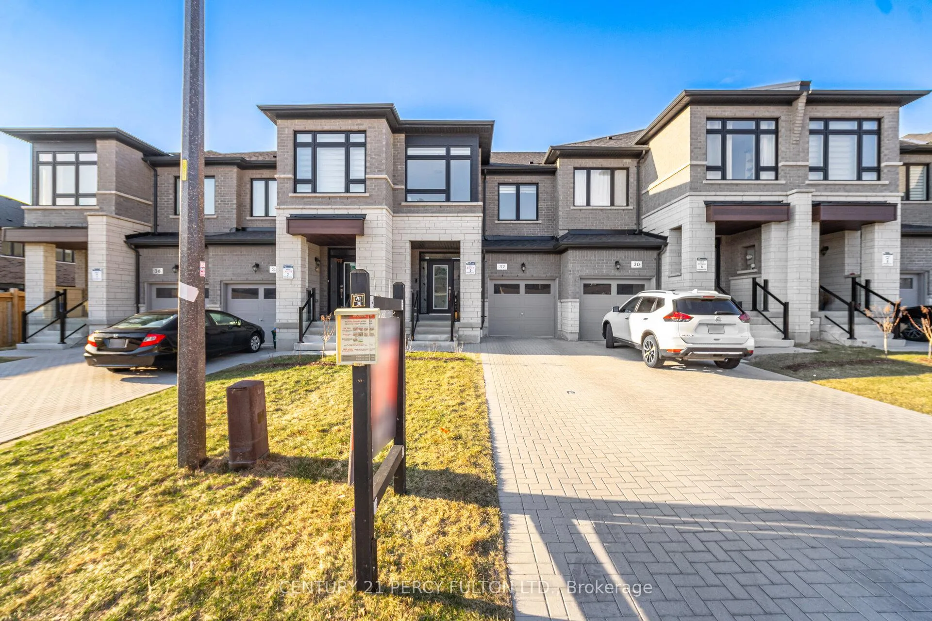 Photo 4 of 32 Mountainside Crescent, Whitby, Rolling Acres — HOMEH