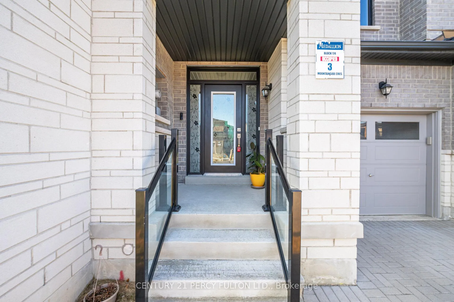 Photo 5 of 32 Mountainside Crescent, Whitby, Rolling Acres — HOMEH