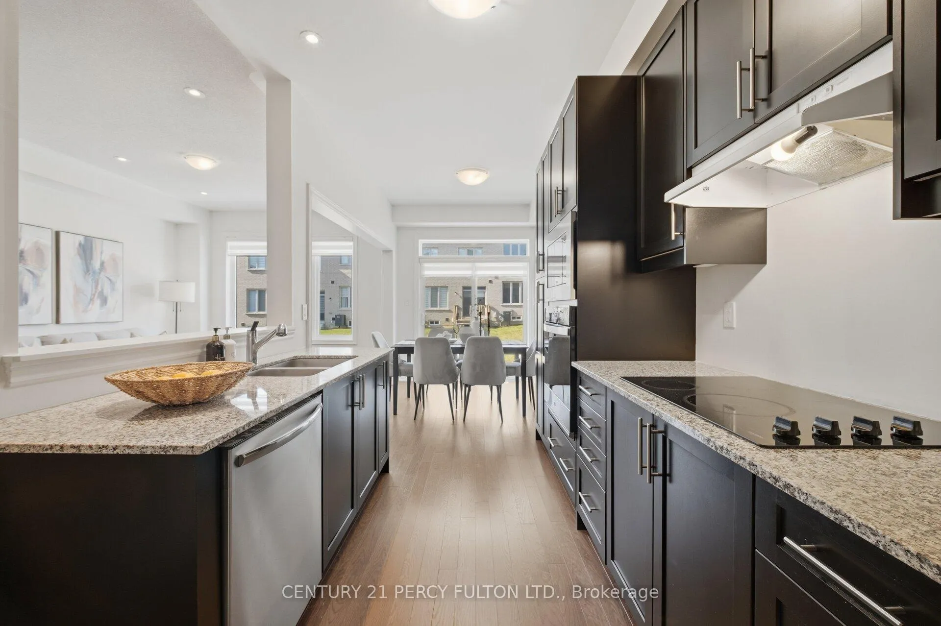 Photo 11 of 32 Mountainside Crescent, Whitby, Rolling Acres — HOMEH