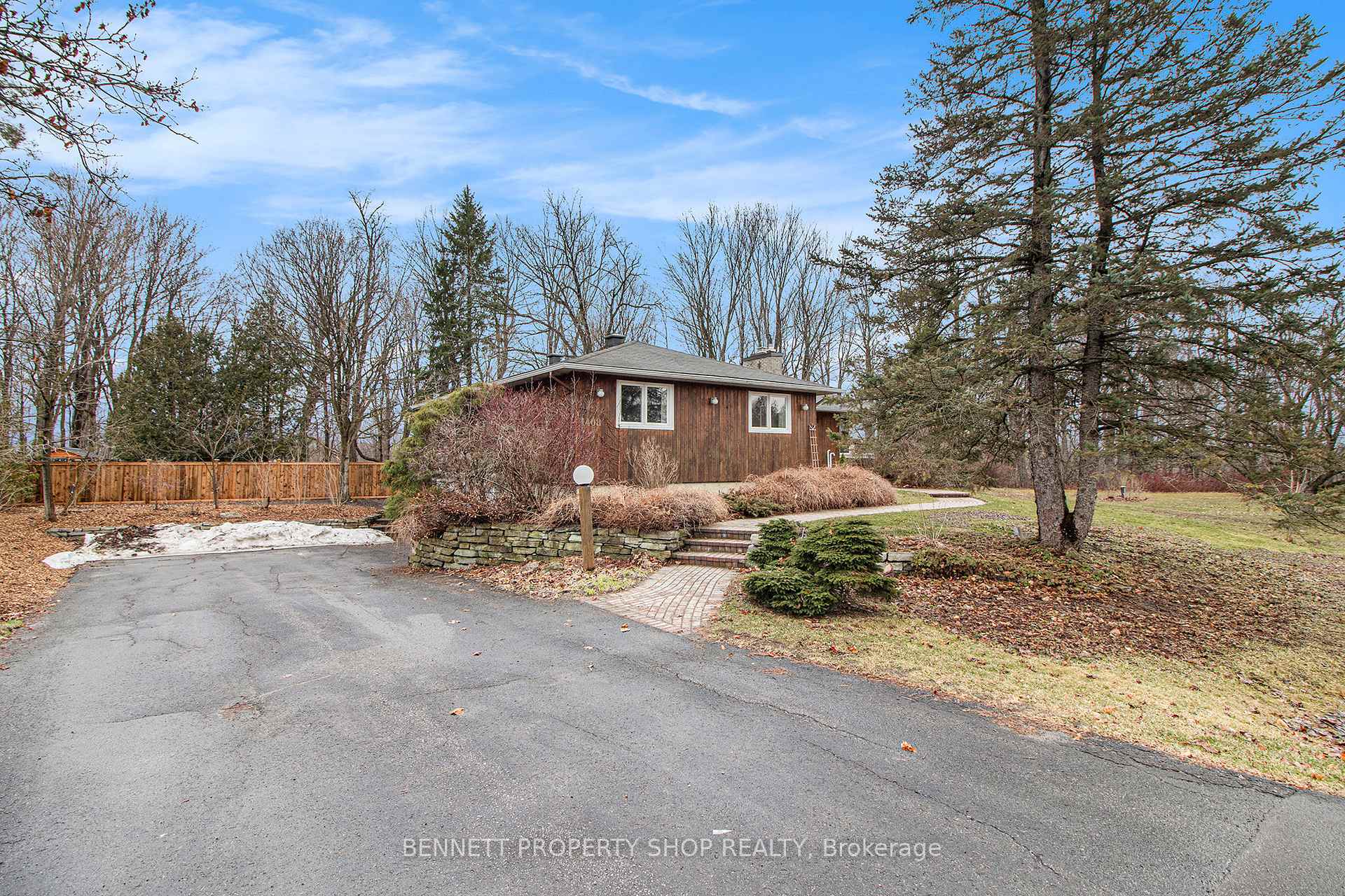 Photo 2 of 1408 Balmoral Drive, Ottawa, Riverside South/Gloucester Glen — HOMEH