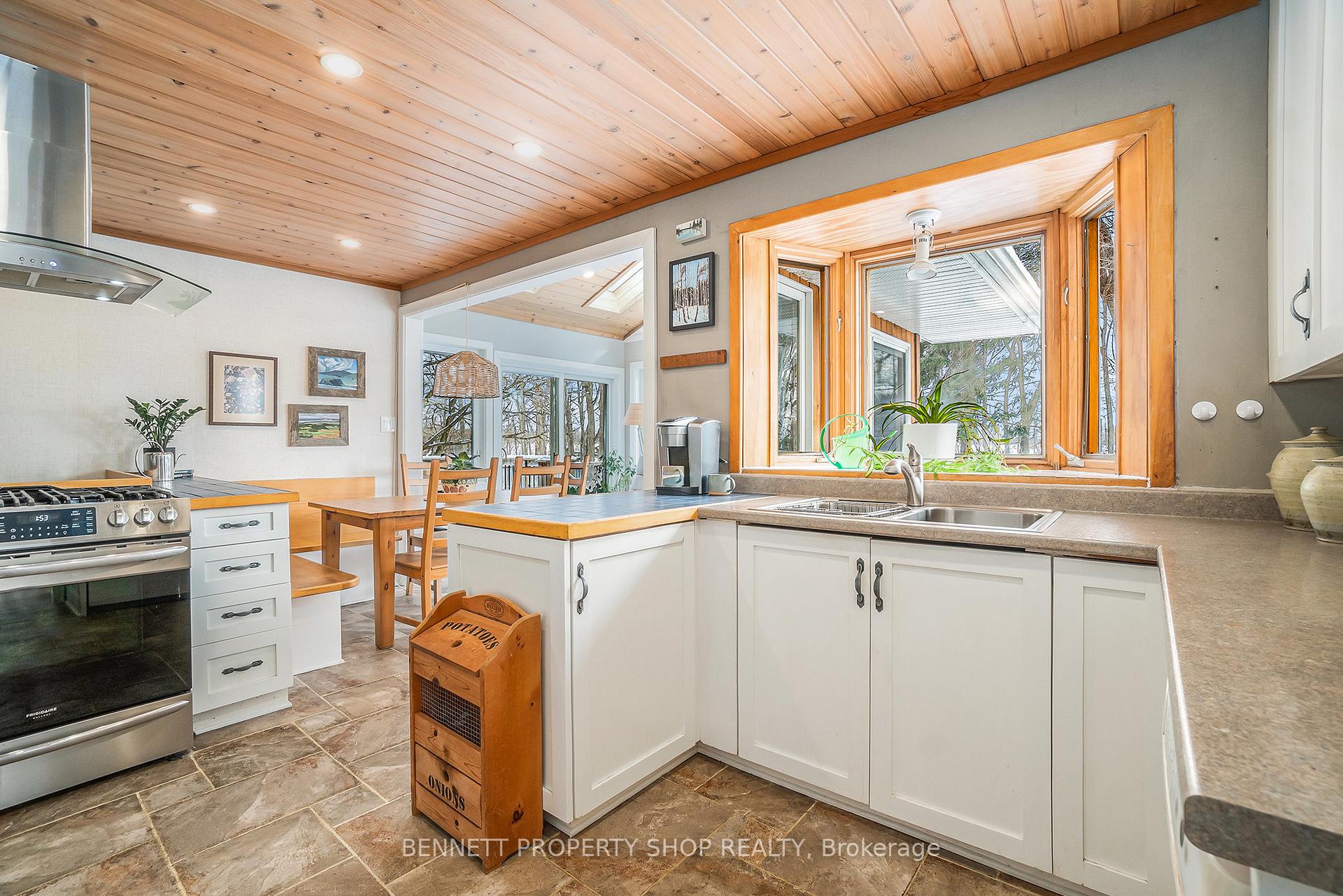Photo 9 of 1408 Balmoral Drive, Ottawa, Riverside South/Gloucester Glen — HOMEH