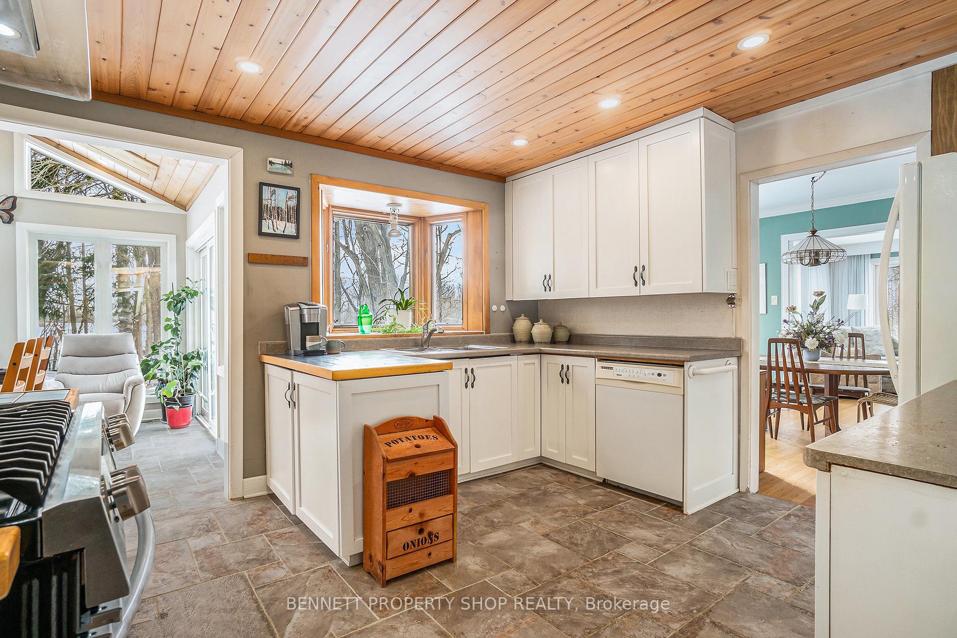 Photo 10 of 1408 Balmoral Drive, Ottawa, Riverside South/Gloucester Glen — HOMEH