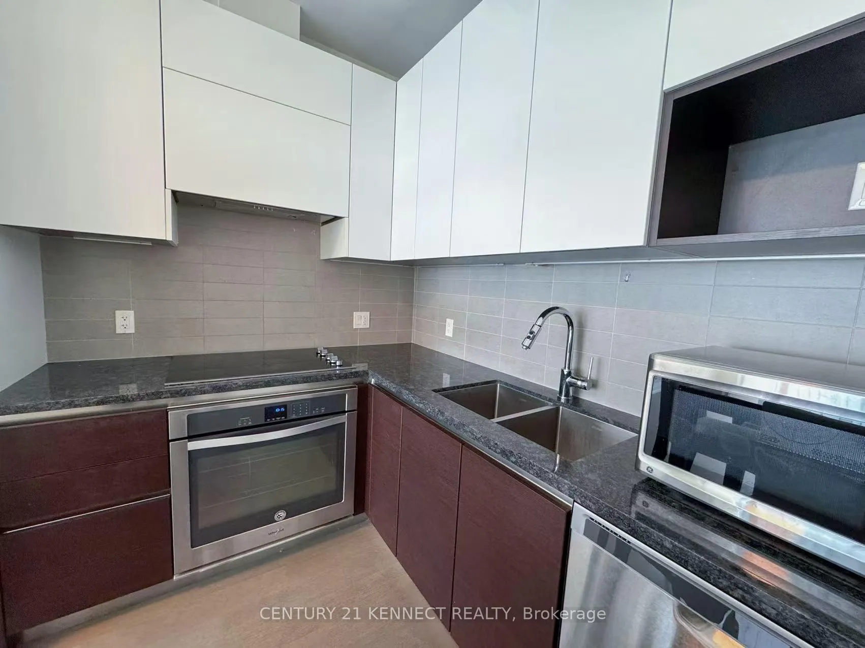 Photo 7 of Unit 709, 25 Water Walk Drive, Markham, Unionville — HOMEH