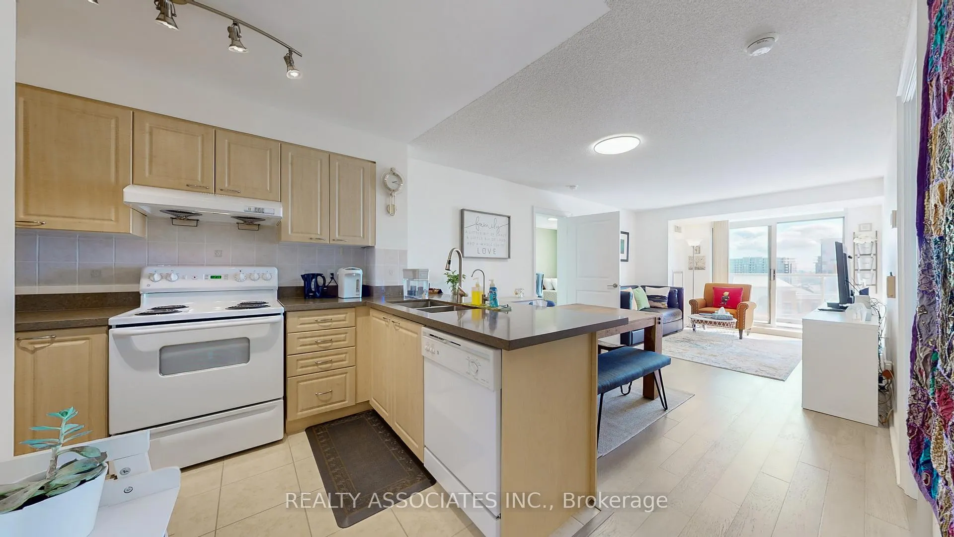 Photo 9 of Unit 906, 88 Times Avenue, Markham, Commerce Valley — HOMEH