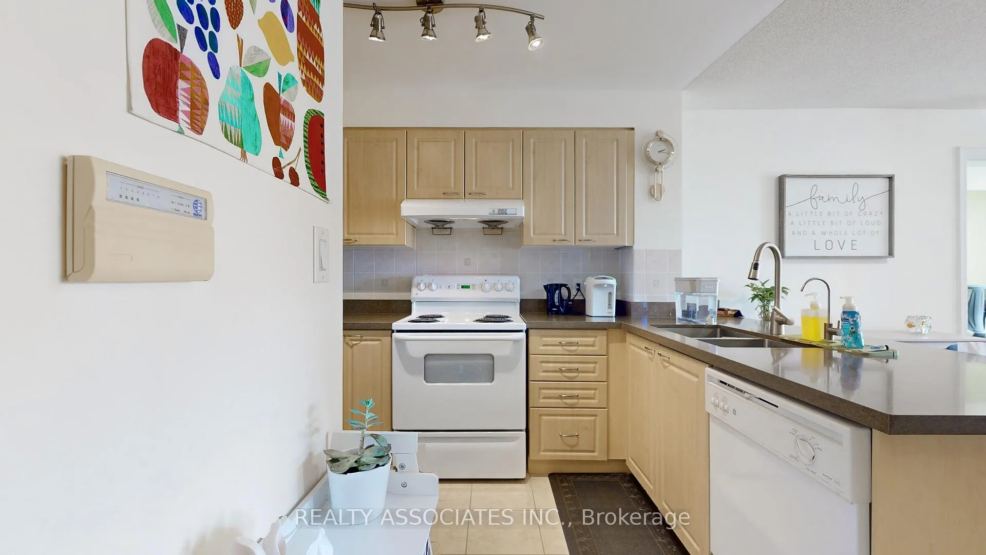 Photo 13 of Unit 906, 88 Times Avenue, Markham, Commerce Valley — HOMEH
