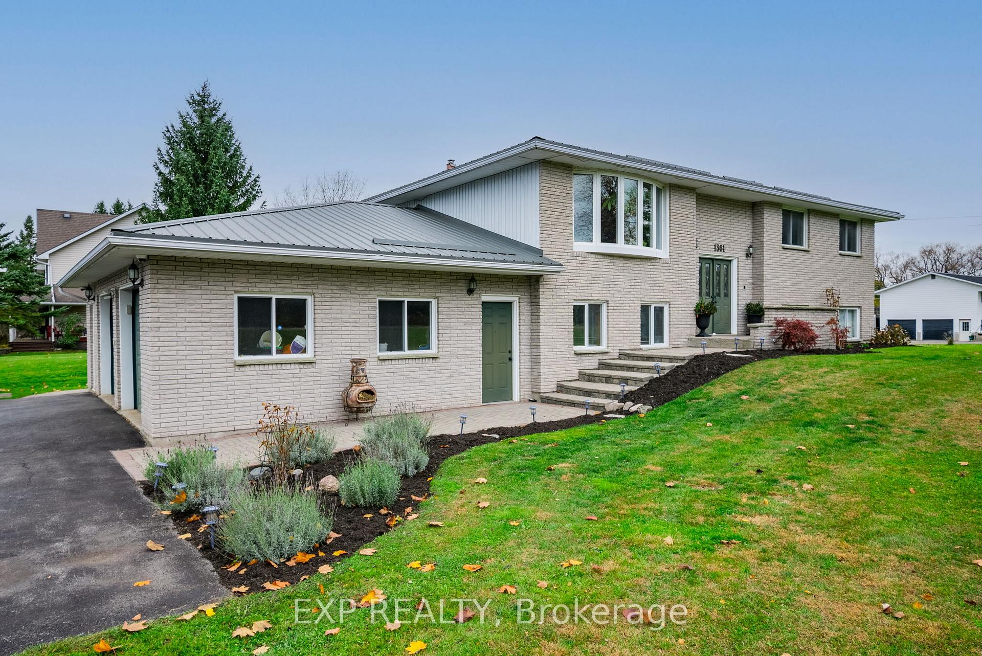 Front of 8408 Trotters Lane W