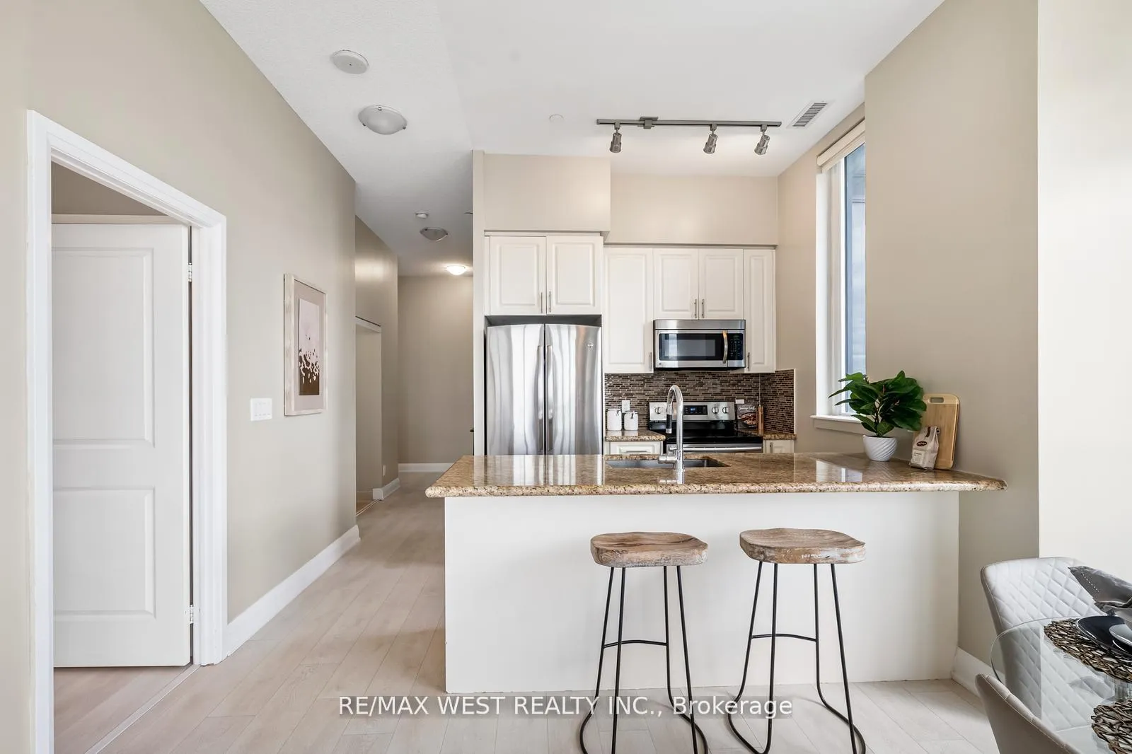 Photo 2 of Unit PH10, 7161 Yonge Street, Markham, Thornhill — HOMEH