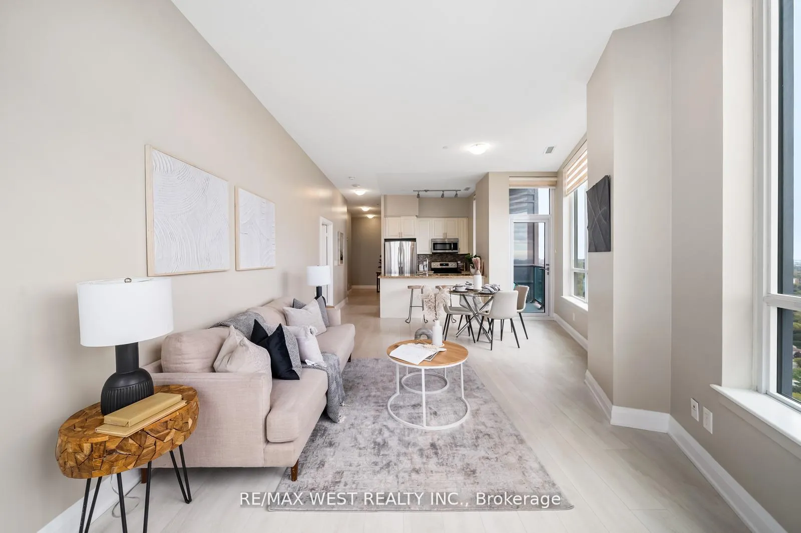 Photo 4 of Unit PH10, 7161 Yonge Street, Markham, Thornhill — HOMEH