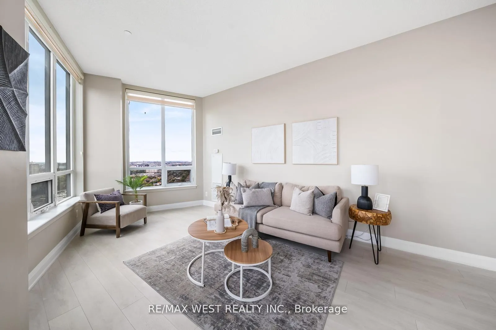 Photo 5 of Unit PH10, 7161 Yonge Street, Markham, Thornhill — HOMEH