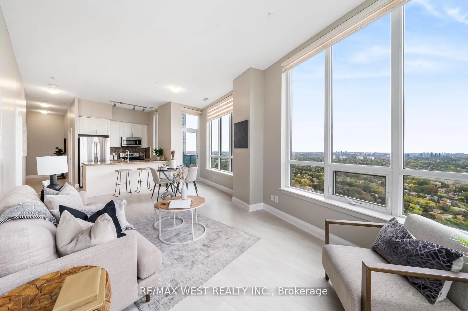 Photo 7 of Unit PH10, 7161 Yonge Street, Markham, Thornhill — HOMEH