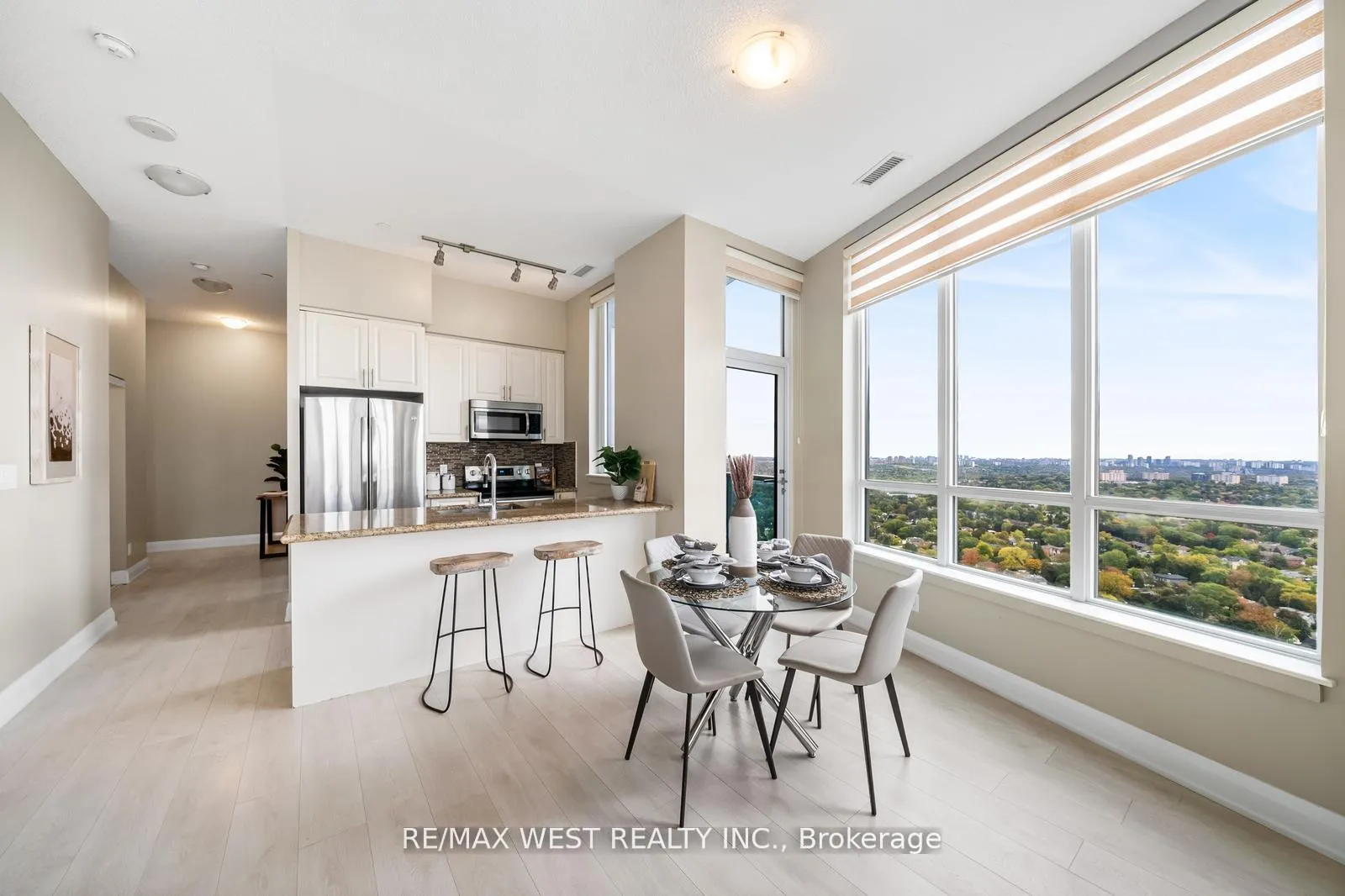 Photo 8 of Unit PH10, 7161 Yonge Street, Markham, Thornhill — HOMEH