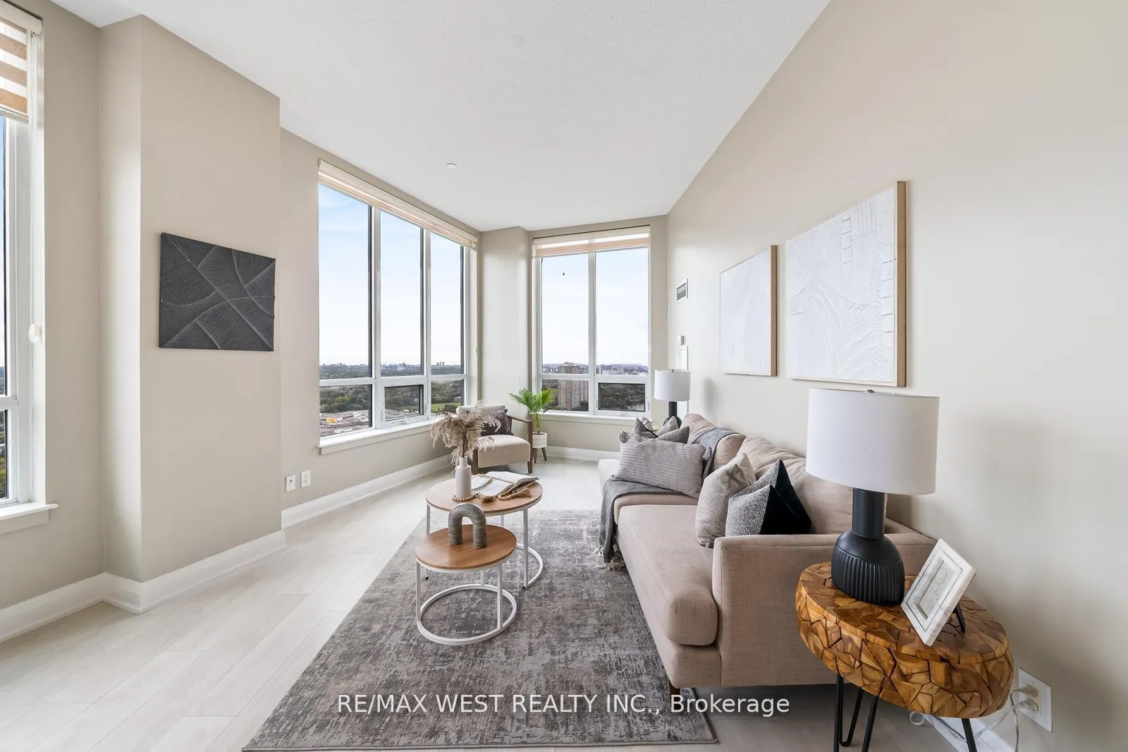 Photo 9 of Unit PH10, 7161 Yonge Street, Markham, Thornhill — HOMEH