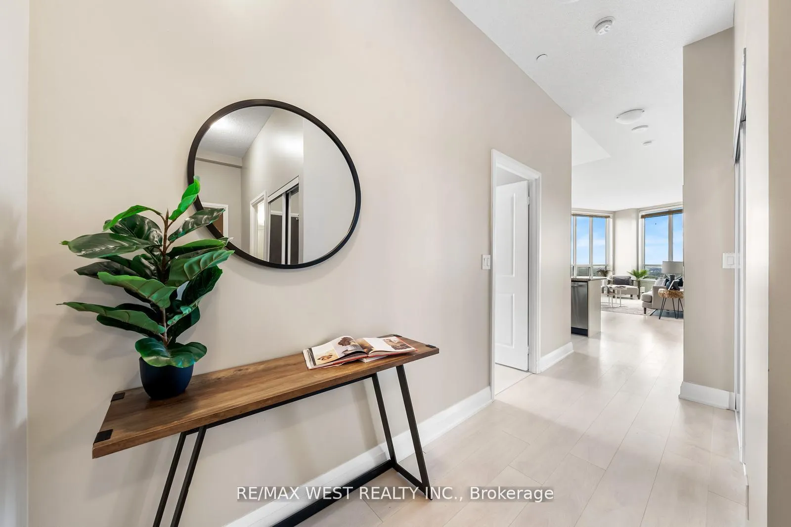 Photo 10 of Unit PH10, 7161 Yonge Street, Markham, Thornhill — HOMEH