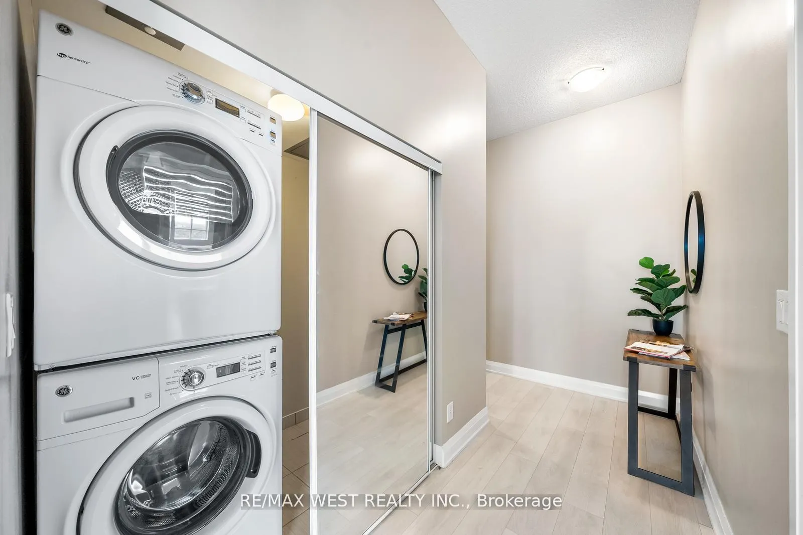 Photo 11 of Unit PH10, 7161 Yonge Street, Markham, Thornhill — HOMEH