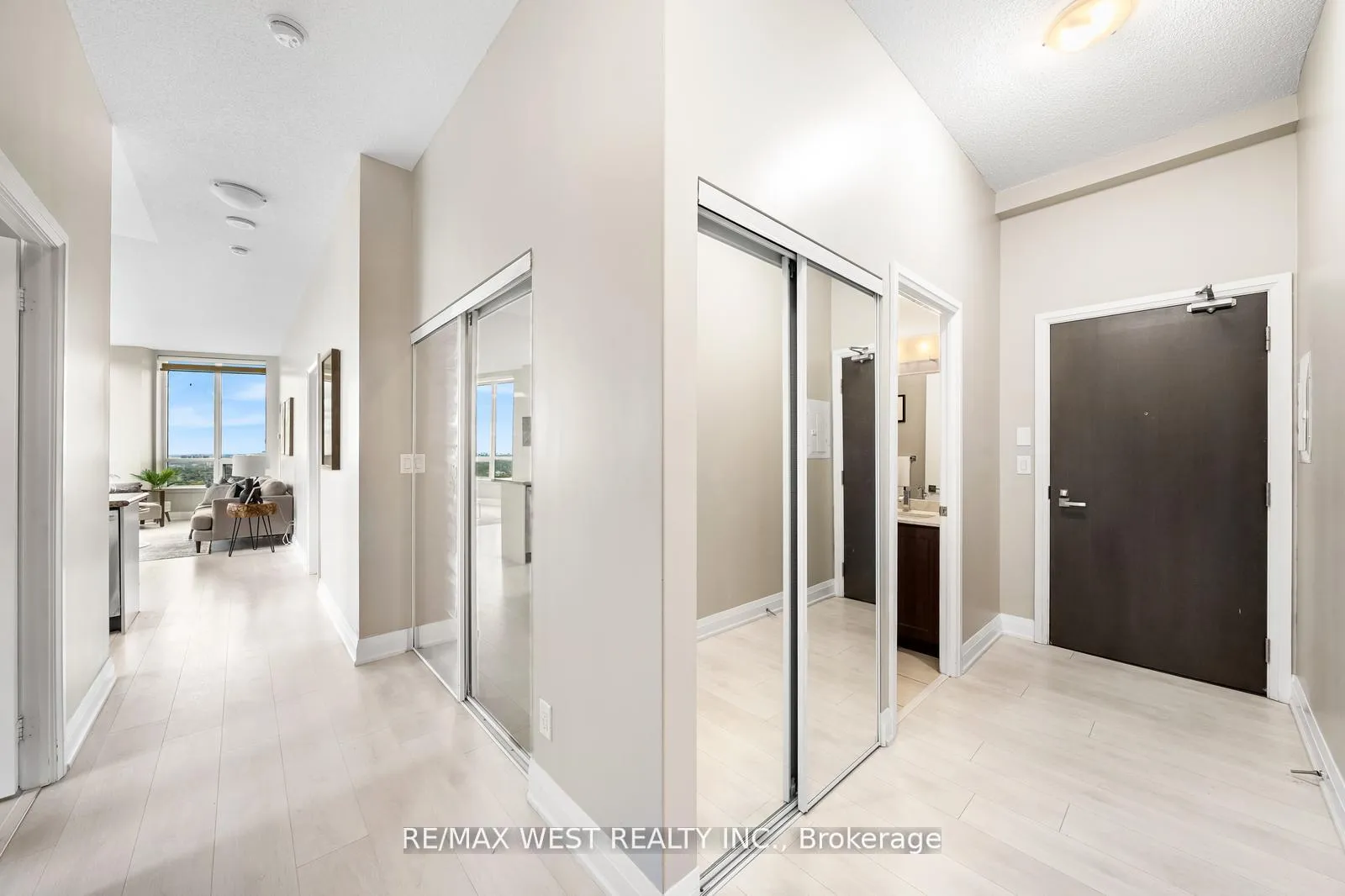 Photo 12 of Unit PH10, 7161 Yonge Street, Markham, Thornhill — HOMEH