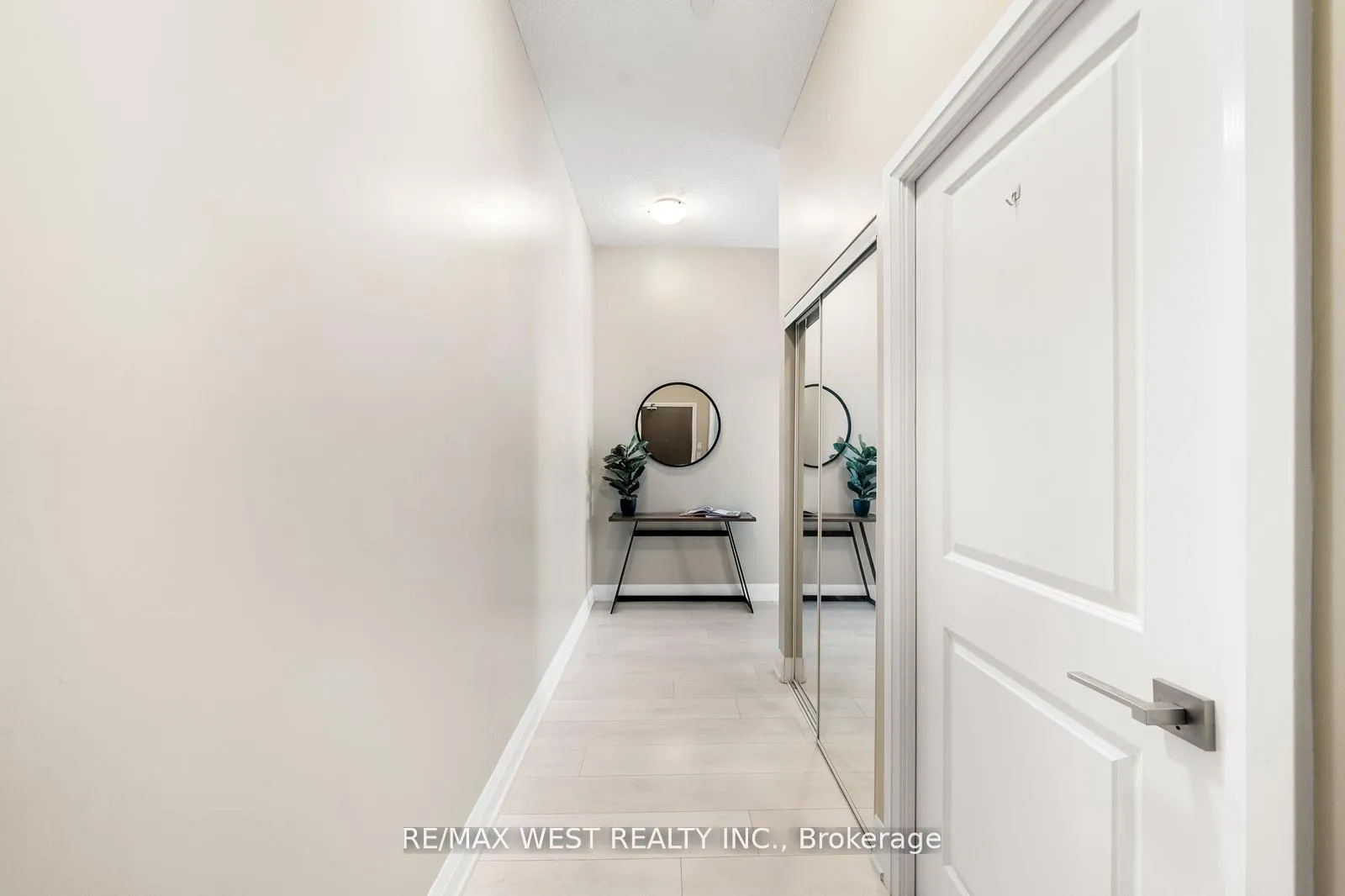 Photo 13 of Unit PH10, 7161 Yonge Street, Markham, Thornhill — HOMEH