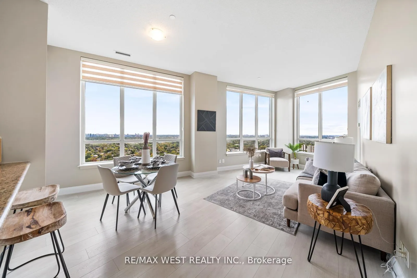 Photo 14 of Unit PH10, 7161 Yonge Street, Markham, Thornhill — HOMEH