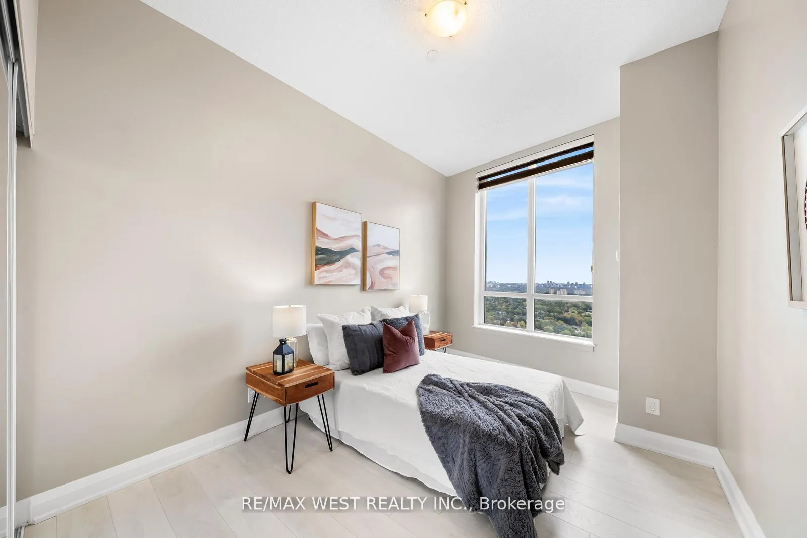 Photo 30 of Unit PH10, 7161 Yonge Street, Markham, Thornhill — HOMEH