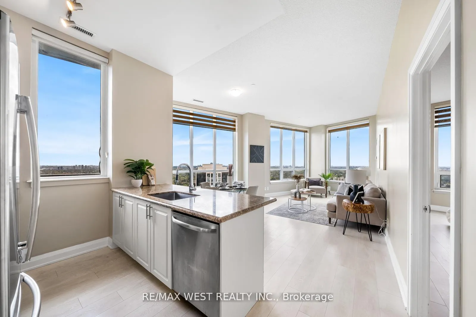 Photo 32 of Unit PH10, 7161 Yonge Street, Markham, Thornhill — HOMEH