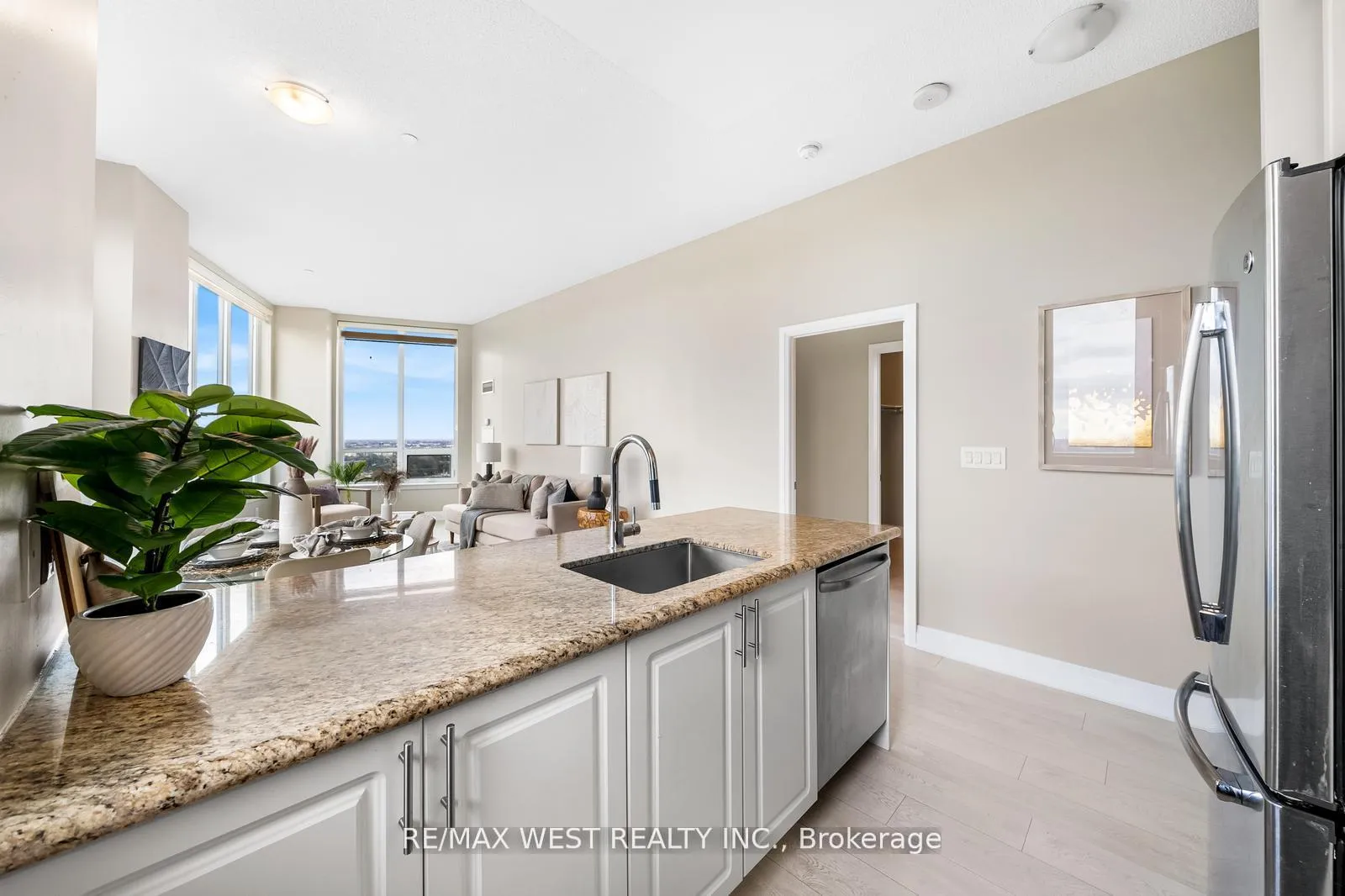 Photo 33 of Unit PH10, 7161 Yonge Street, Markham, Thornhill — HOMEH