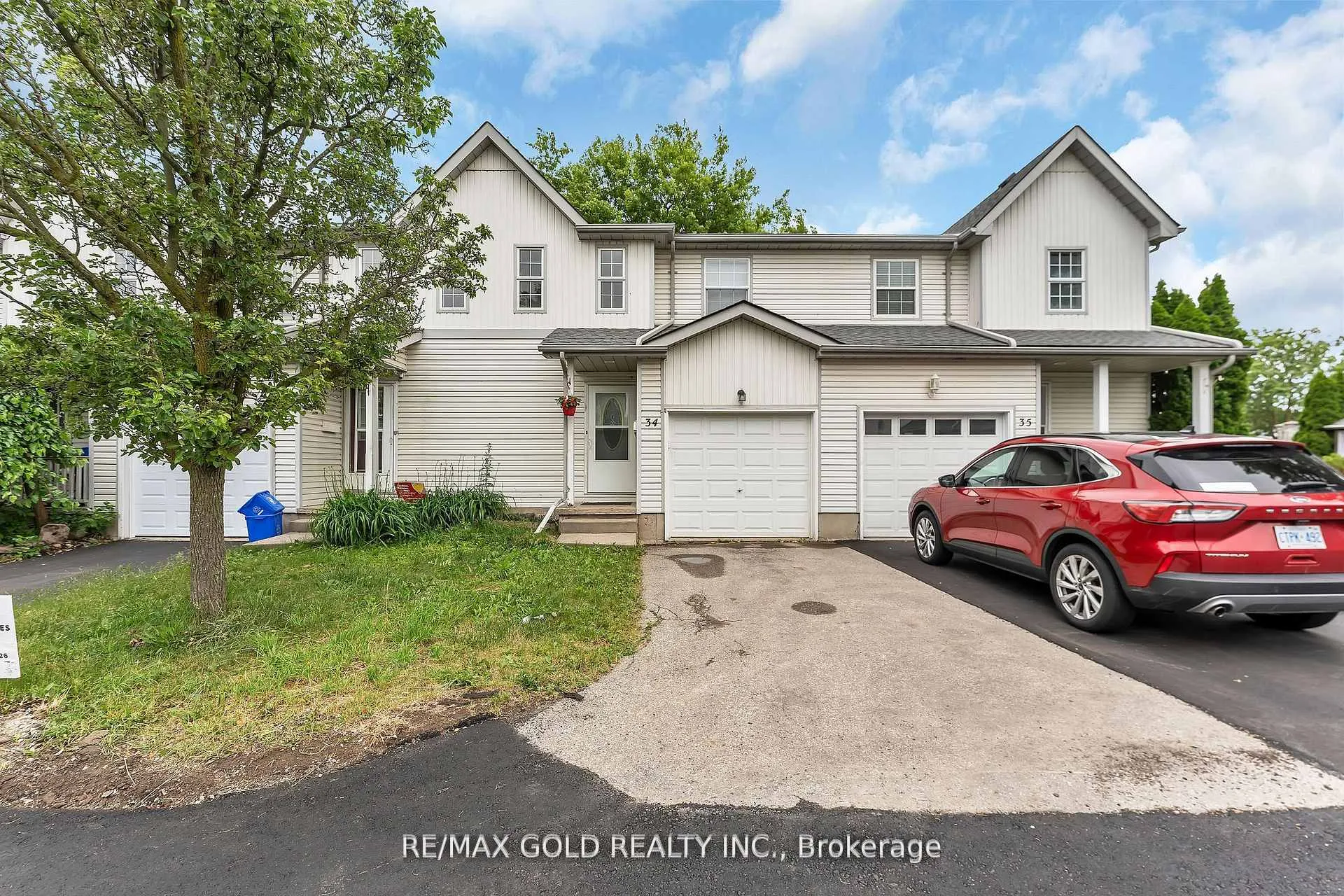 Photo 2 of Unit 34, 90 Mooregate Crescent, Kitchener — HOMEH