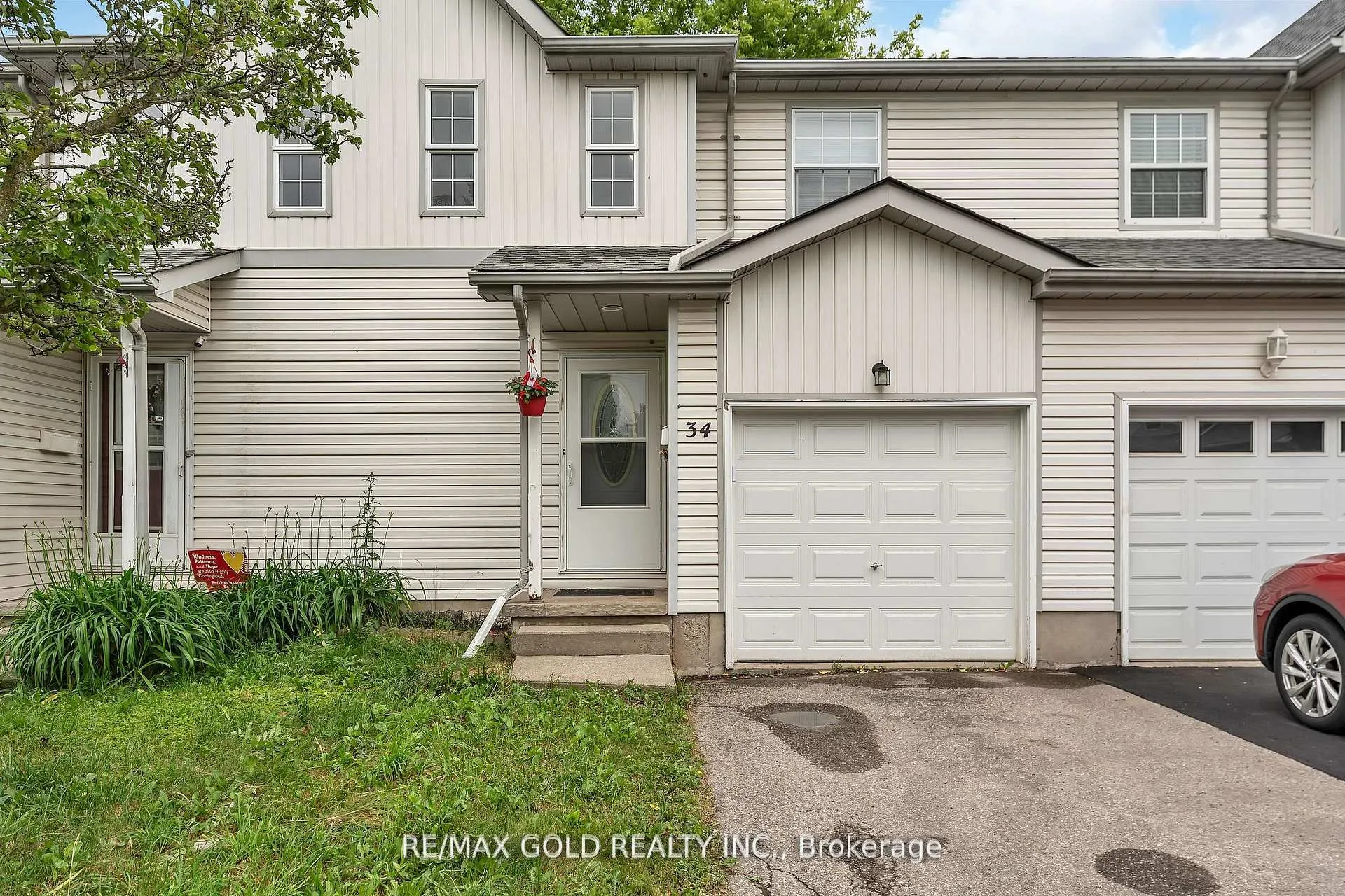 Photo 3 of Unit 34, 90 Mooregate Crescent, Kitchener — HOMEH