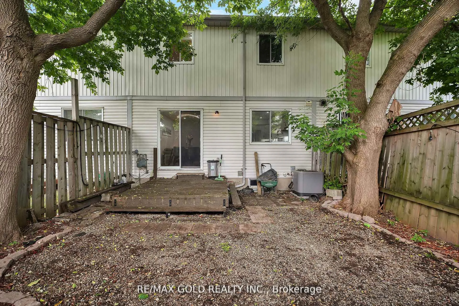 Photo 4 of Unit 34, 90 Mooregate Crescent, Kitchener — HOMEH