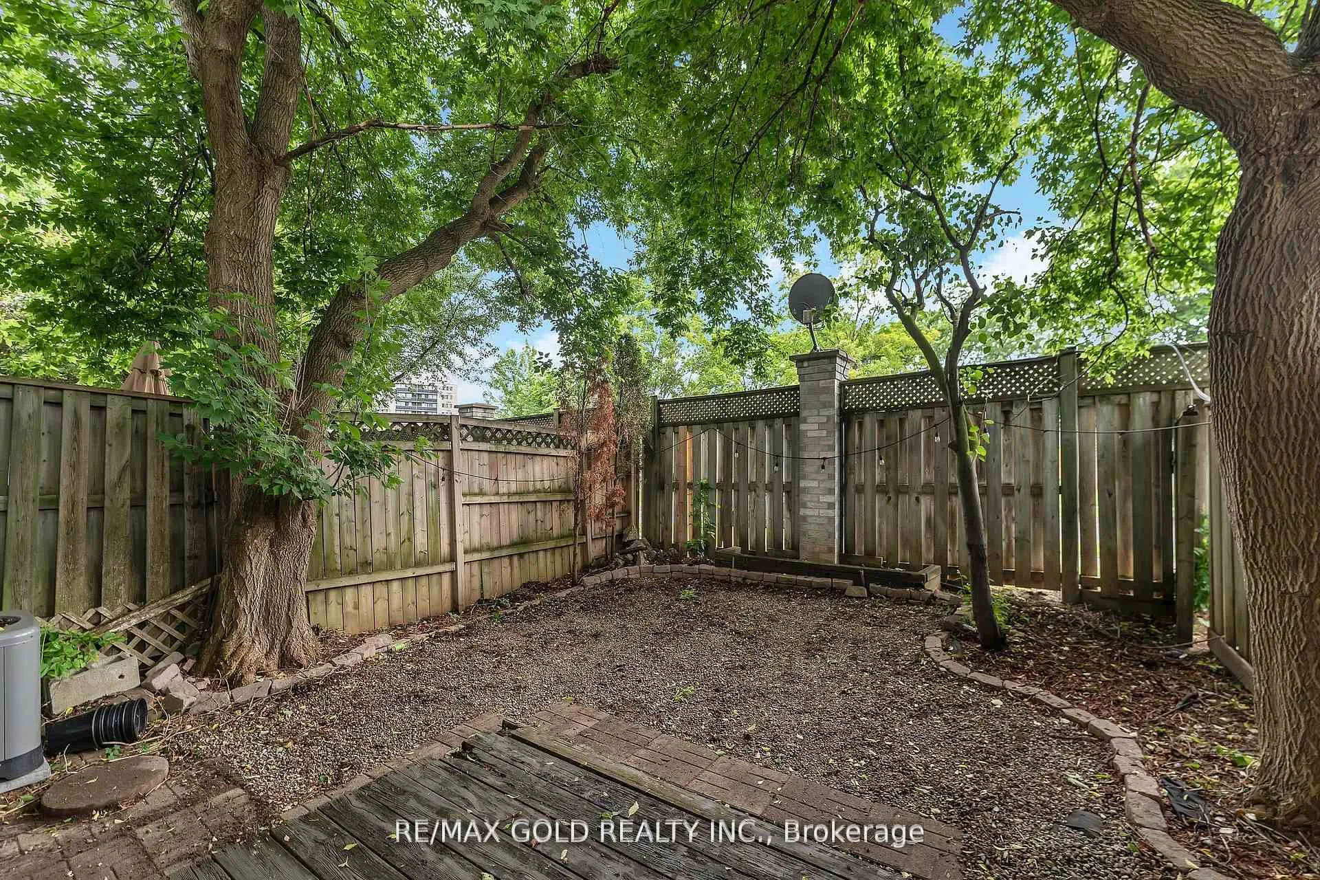 Photo 5 of Unit 34, 90 Mooregate Crescent, Kitchener — HOMEH